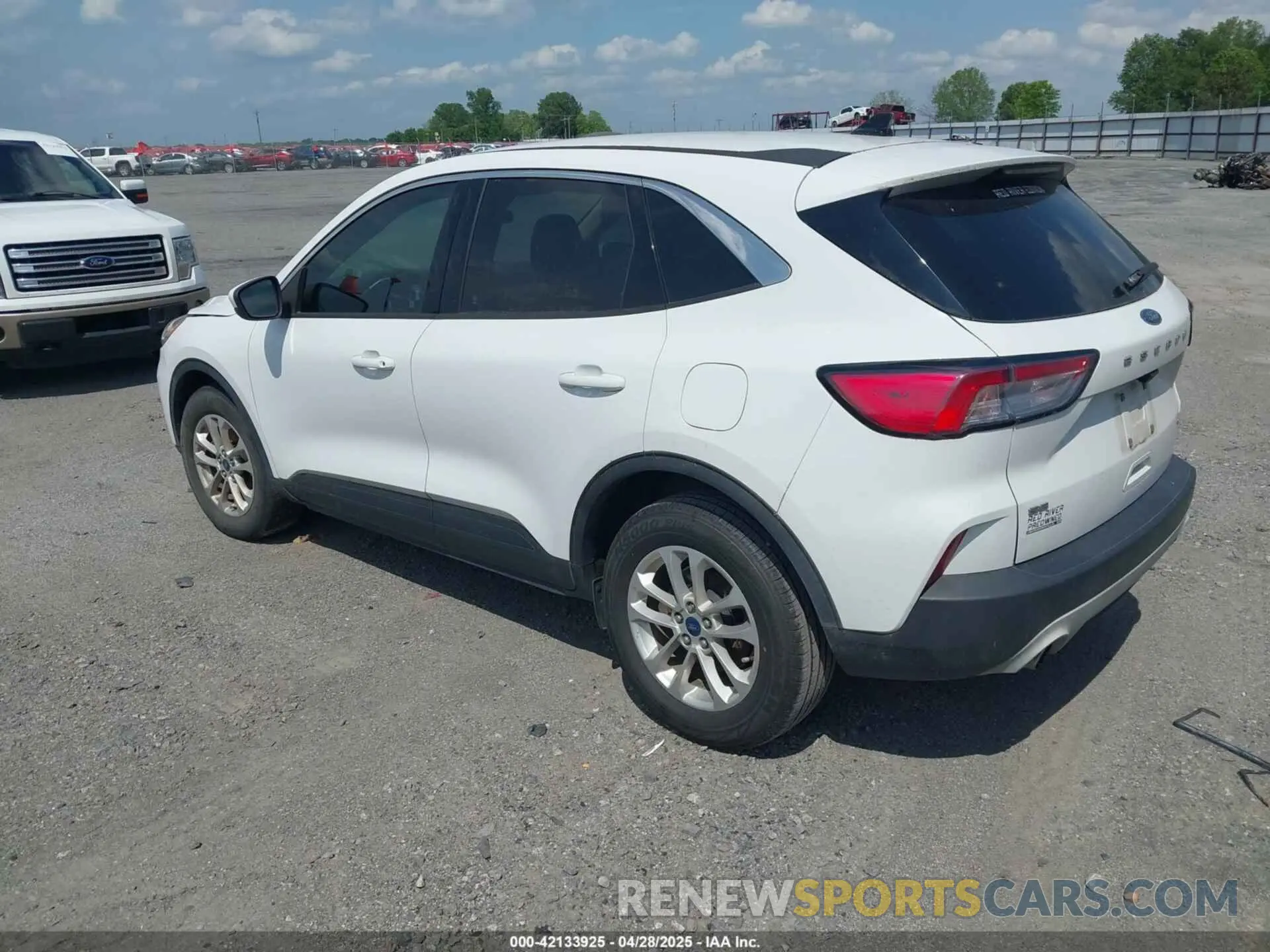 3 Photograph of a damaged car 1FMCU9G60LUA23335 FORD ESCAPE 2020