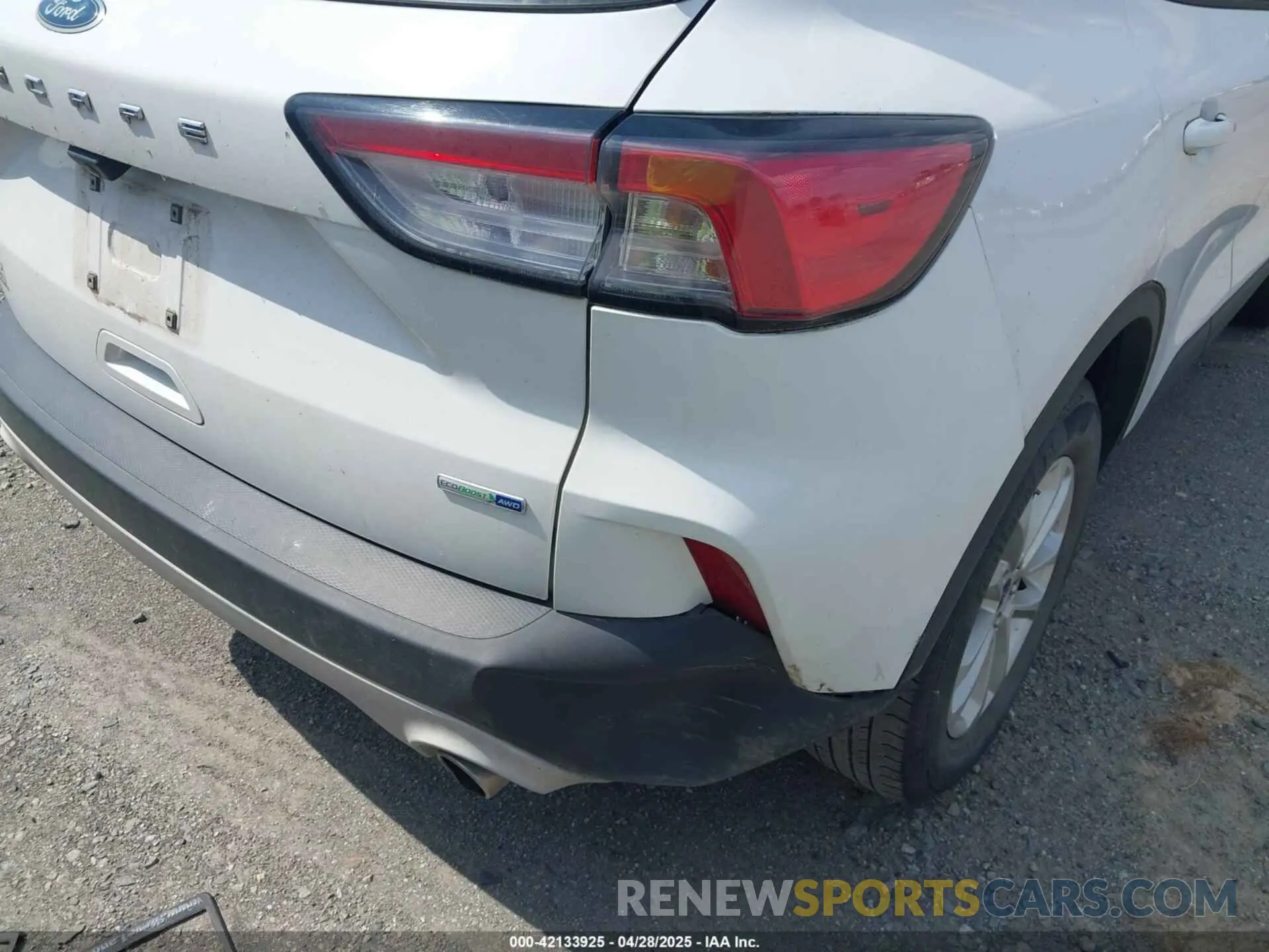 6 Photograph of a damaged car 1FMCU9G60LUA23335 FORD ESCAPE 2020