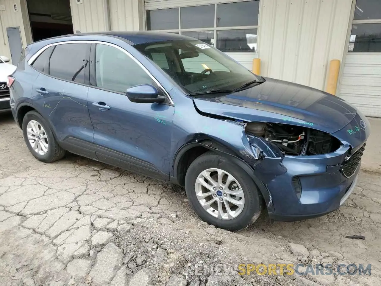 4 Photograph of a damaged car 1FMCU9G60LUC12468 FORD ESCAPE 2020