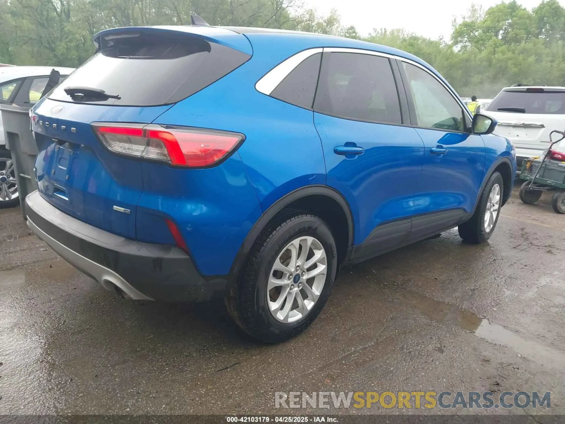 4 Фотография поврежденного автомобиля 1FMCU9G61LUC05576 FORD ESCAPE 2020