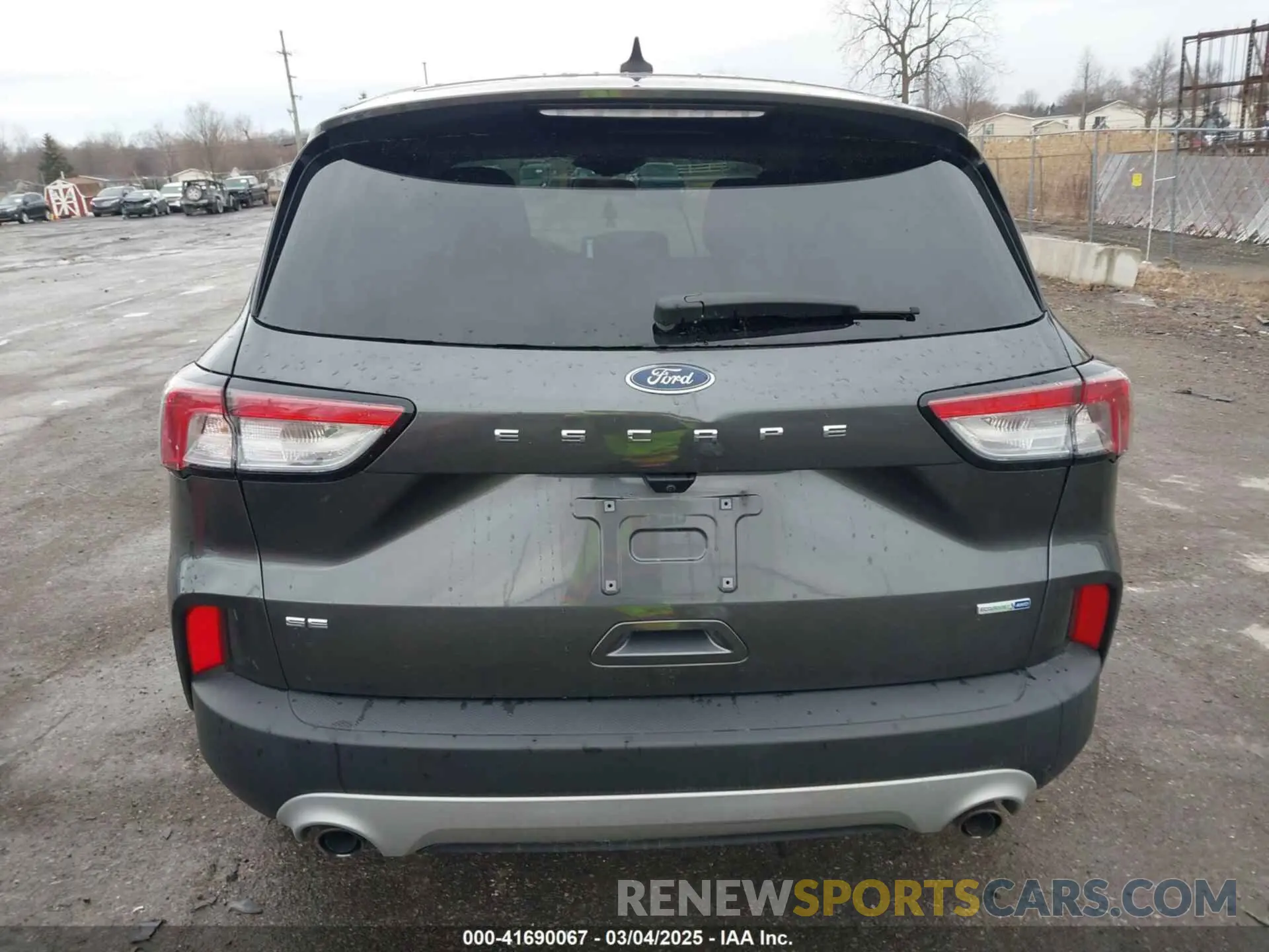 17 Photograph of a damaged car 1FMCU9G61LUC34110 FORD ESCAPE 2020