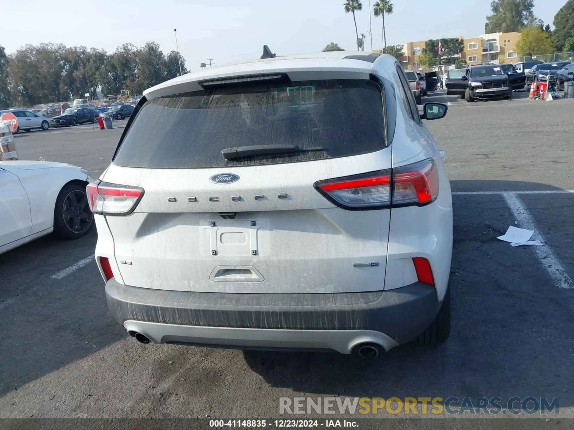 16 Photograph of a damaged car 1FMCU9G62LUB72944 FORD ESCAPE 2020
