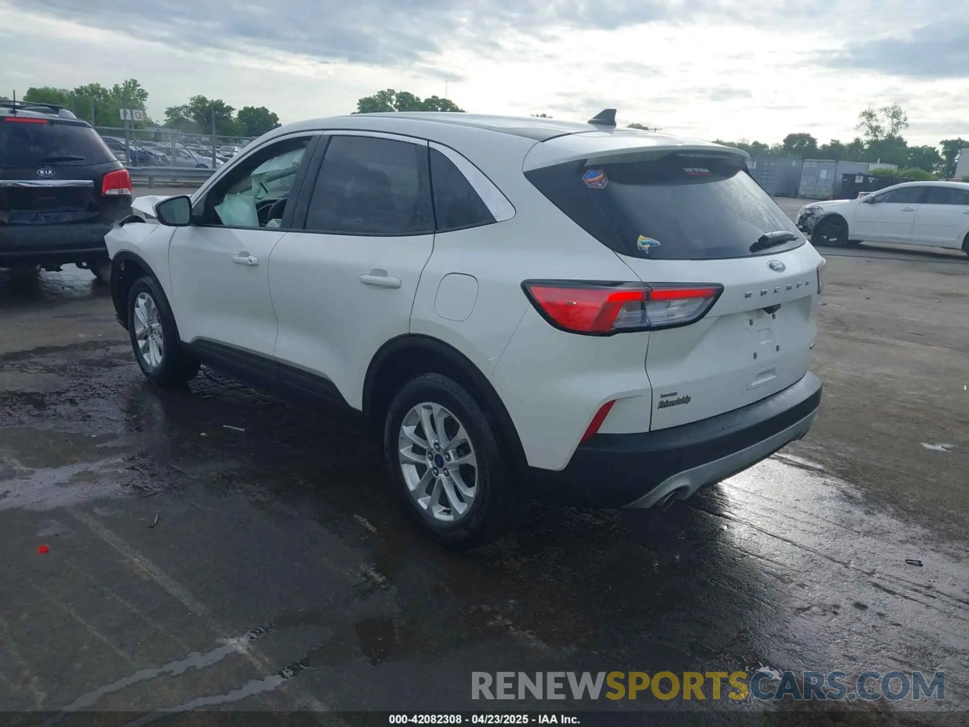 3 Фотография поврежденного автомобиля 1FMCU9G63LUA29016 FORD ESCAPE 2020