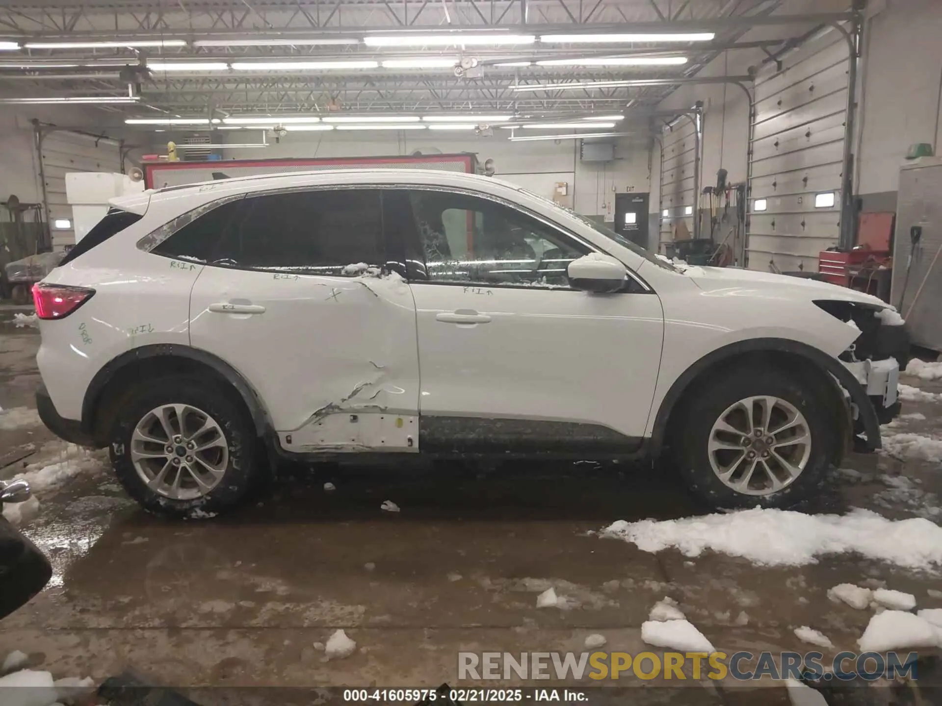 14 Photograph of a damaged car 1FMCU9G63LUA90401 FORD ESCAPE 2020