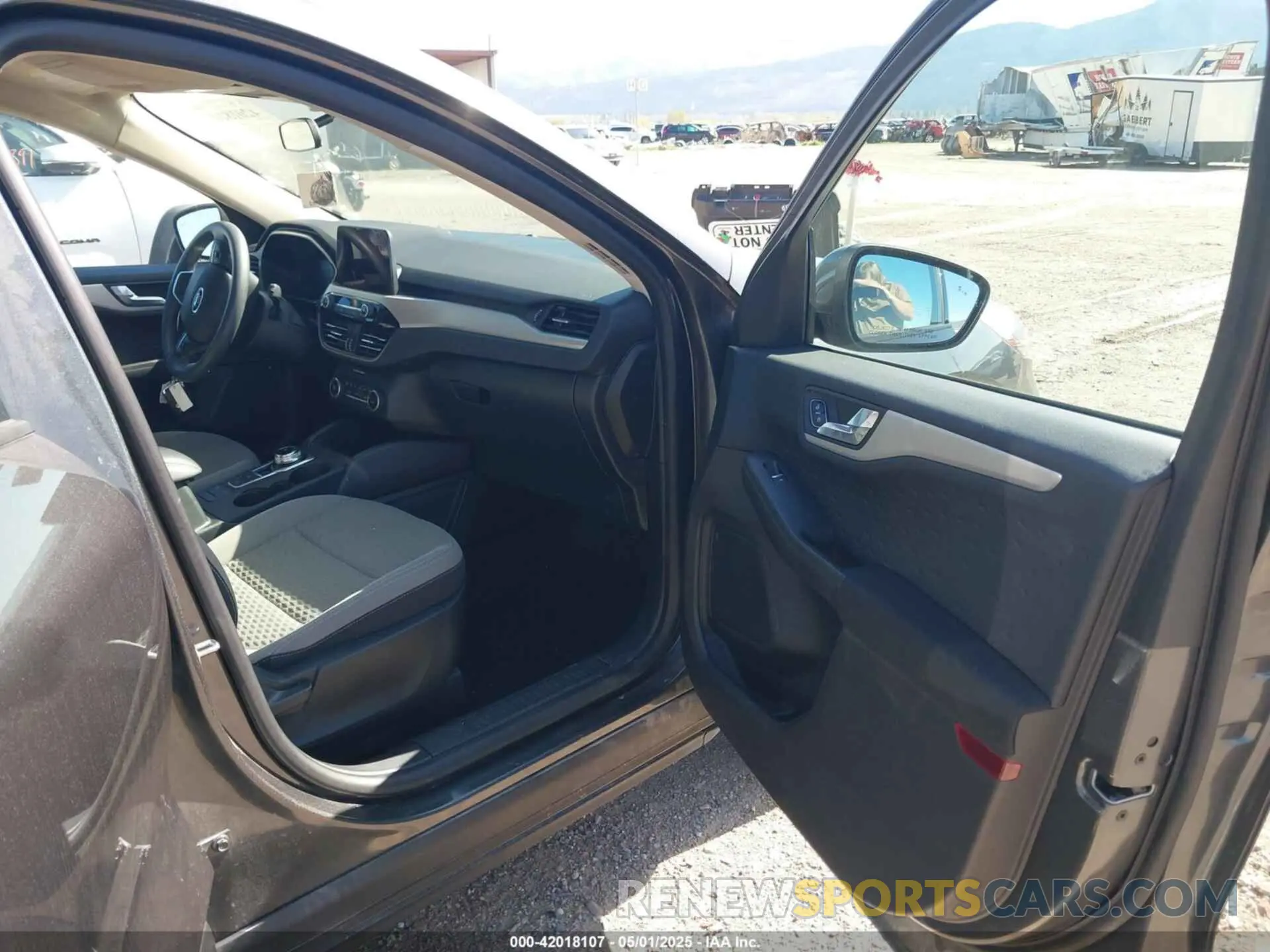 5 Photograph of a damaged car 1FMCU9G63LUB11148 FORD ESCAPE 2020