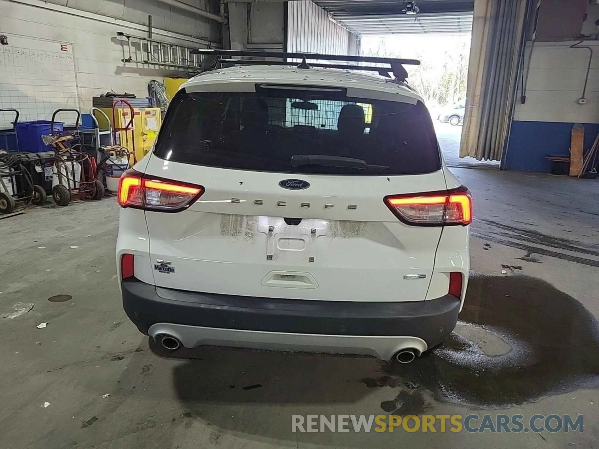 14 Photograph of a damaged car 1FMCU9G63LUB81331 FORD ESCAPE 2020