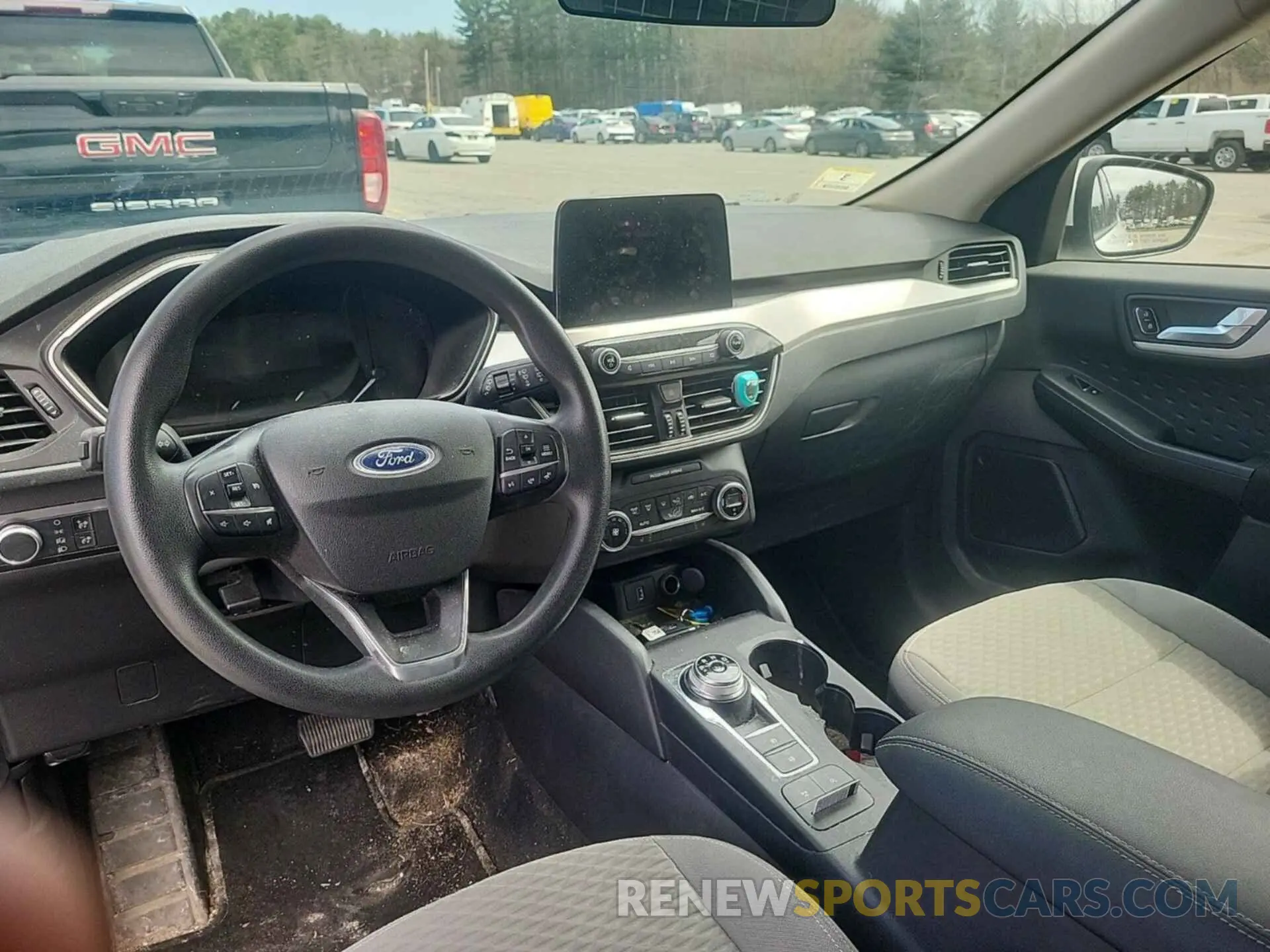 29 Photograph of a damaged car 1FMCU9G63LUB81331 FORD ESCAPE 2020