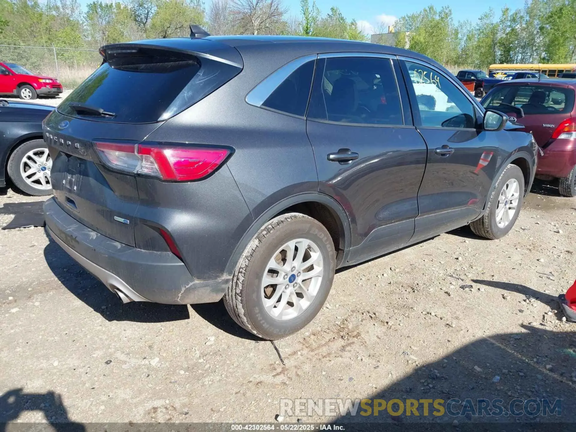 4 Фотография поврежденного автомобиля 1FMCU9G63LUC13520 FORD ESCAPE 2020