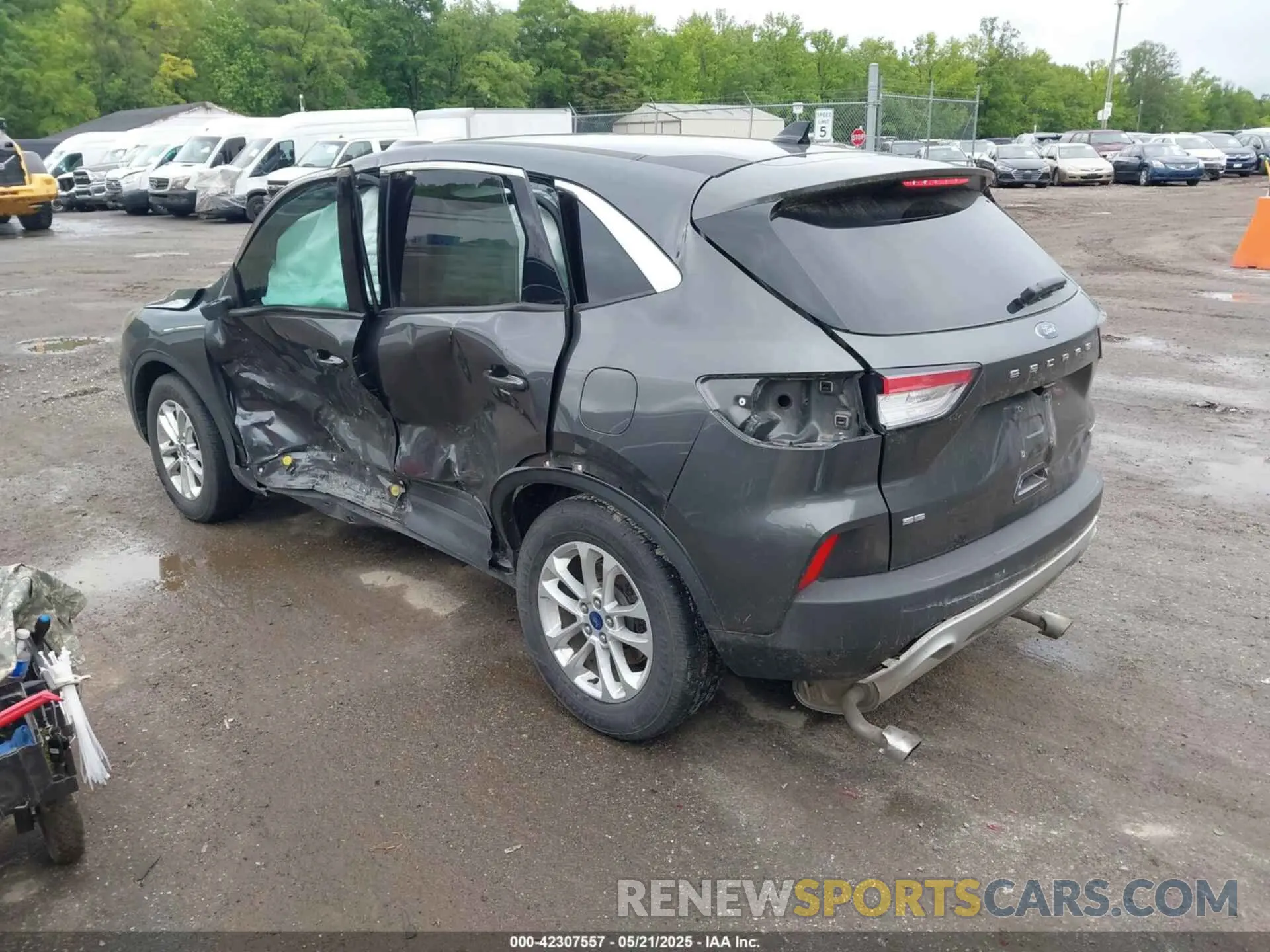 3 Фотография поврежденного автомобиля 1FMCU9G64LUA25167 FORD ESCAPE 2020