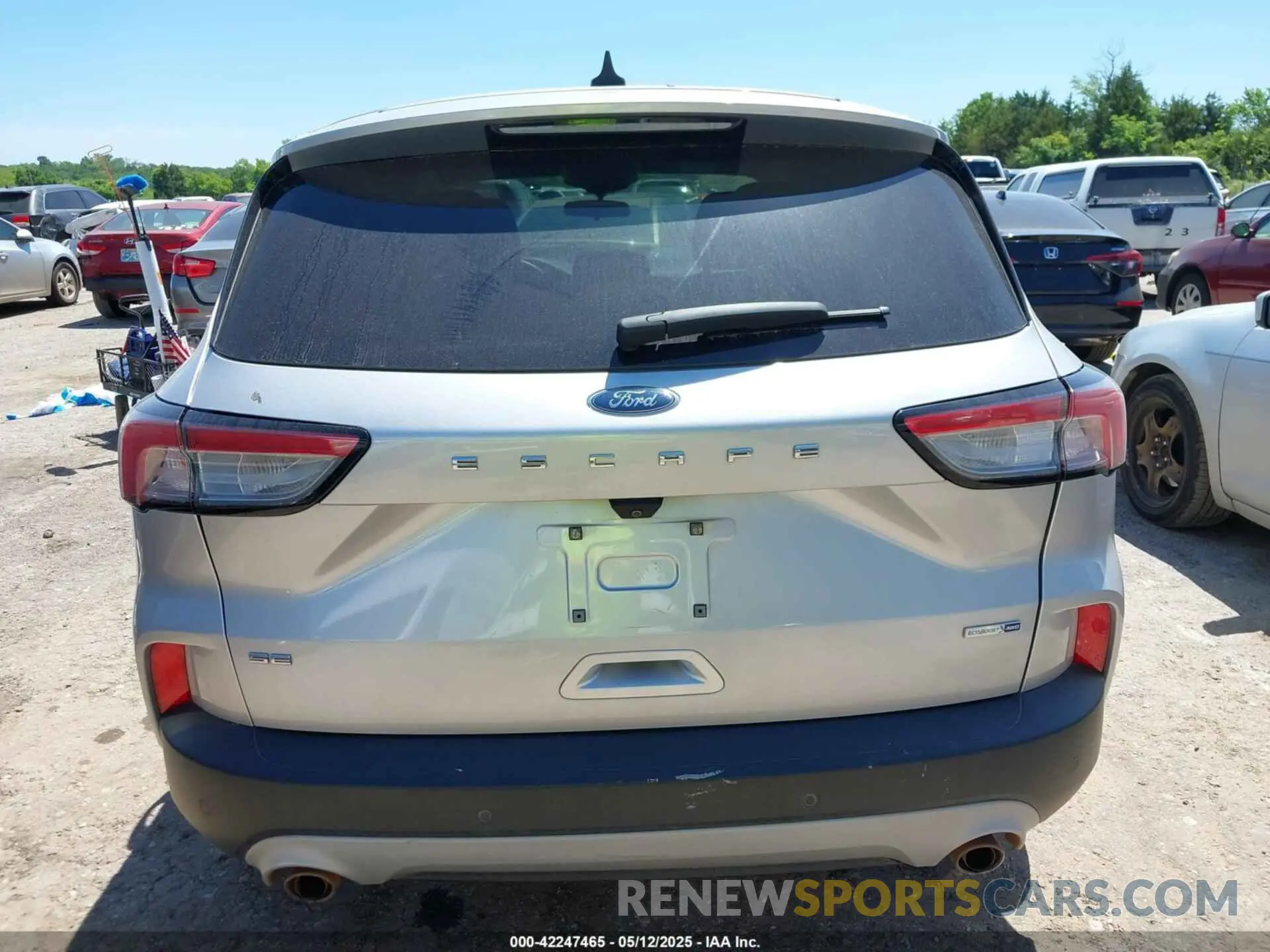 16 Photograph of a damaged car 1FMCU9G64LUB43526 FORD ESCAPE 2020