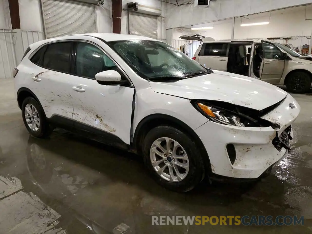 4 Photograph of a damaged car 1FMCU9G65LUB69231 FORD ESCAPE 2020