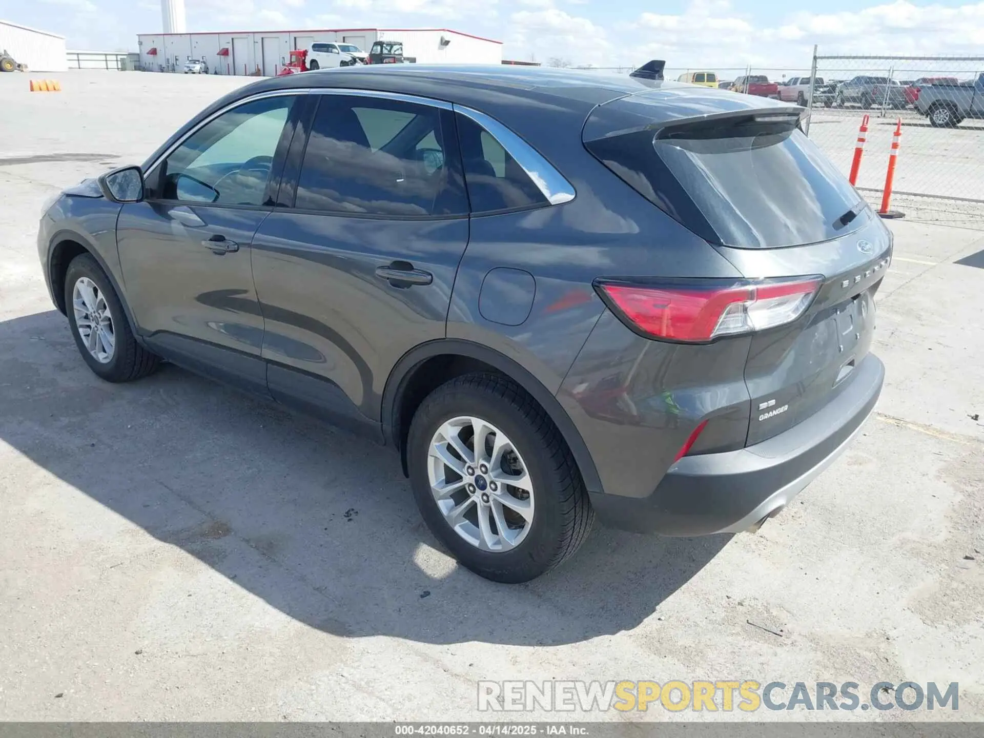3 Фотография поврежденного автомобиля 1FMCU9G66LUA77223 FORD ESCAPE 2020