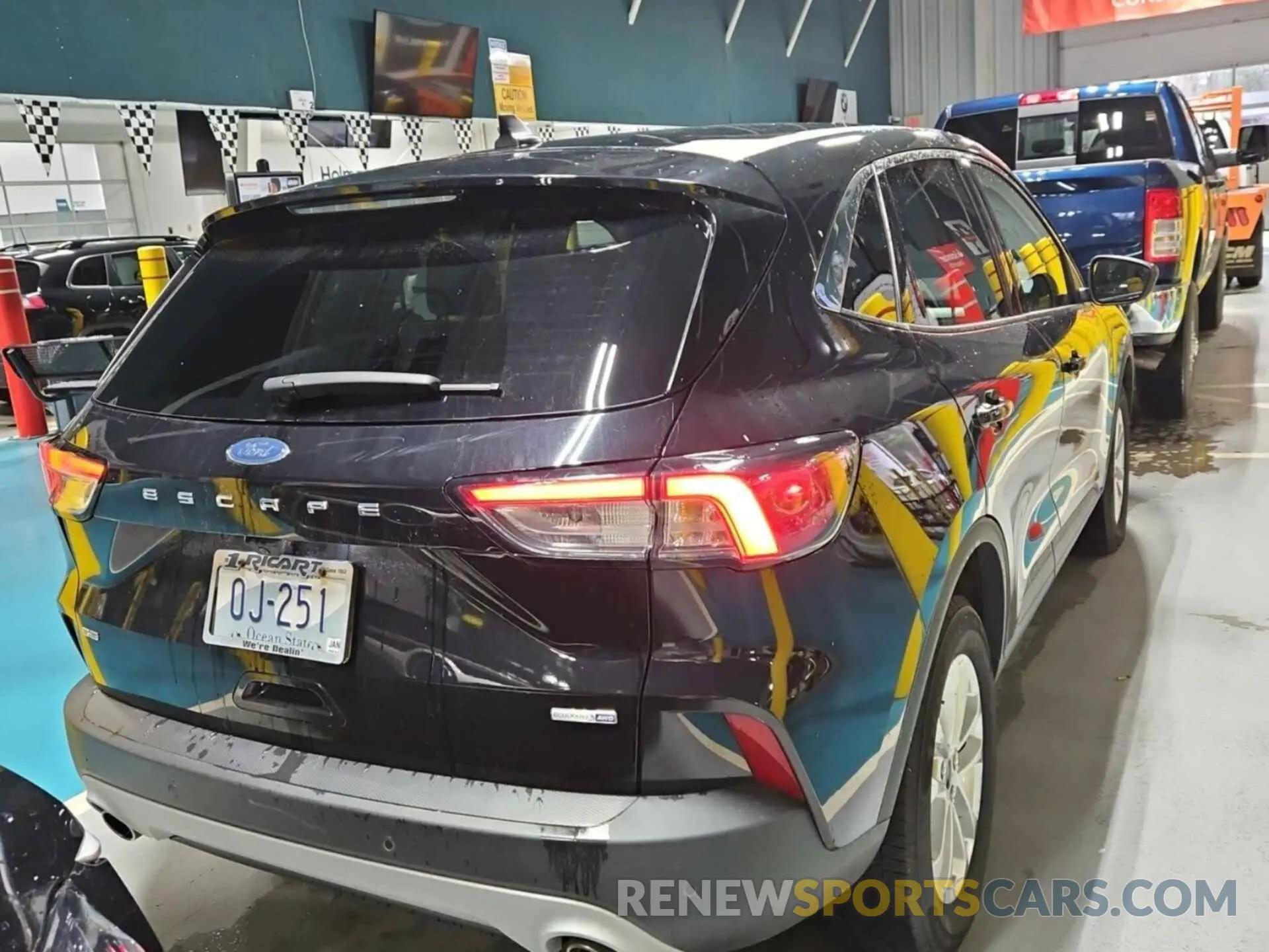 10 Photograph of a damaged car 1FMCU9G66LUB84689 FORD ESCAPE 2020