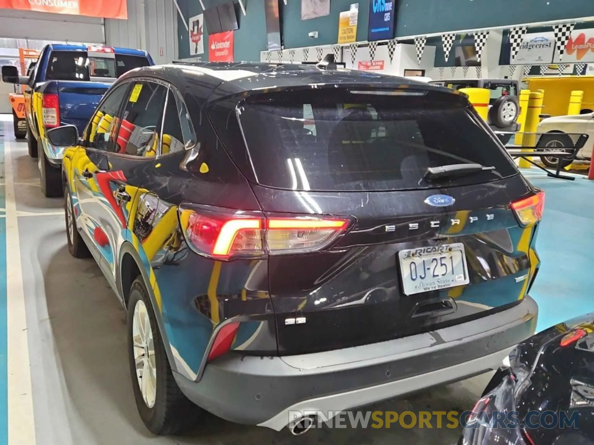 17 Photograph of a damaged car 1FMCU9G66LUB84689 FORD ESCAPE 2020