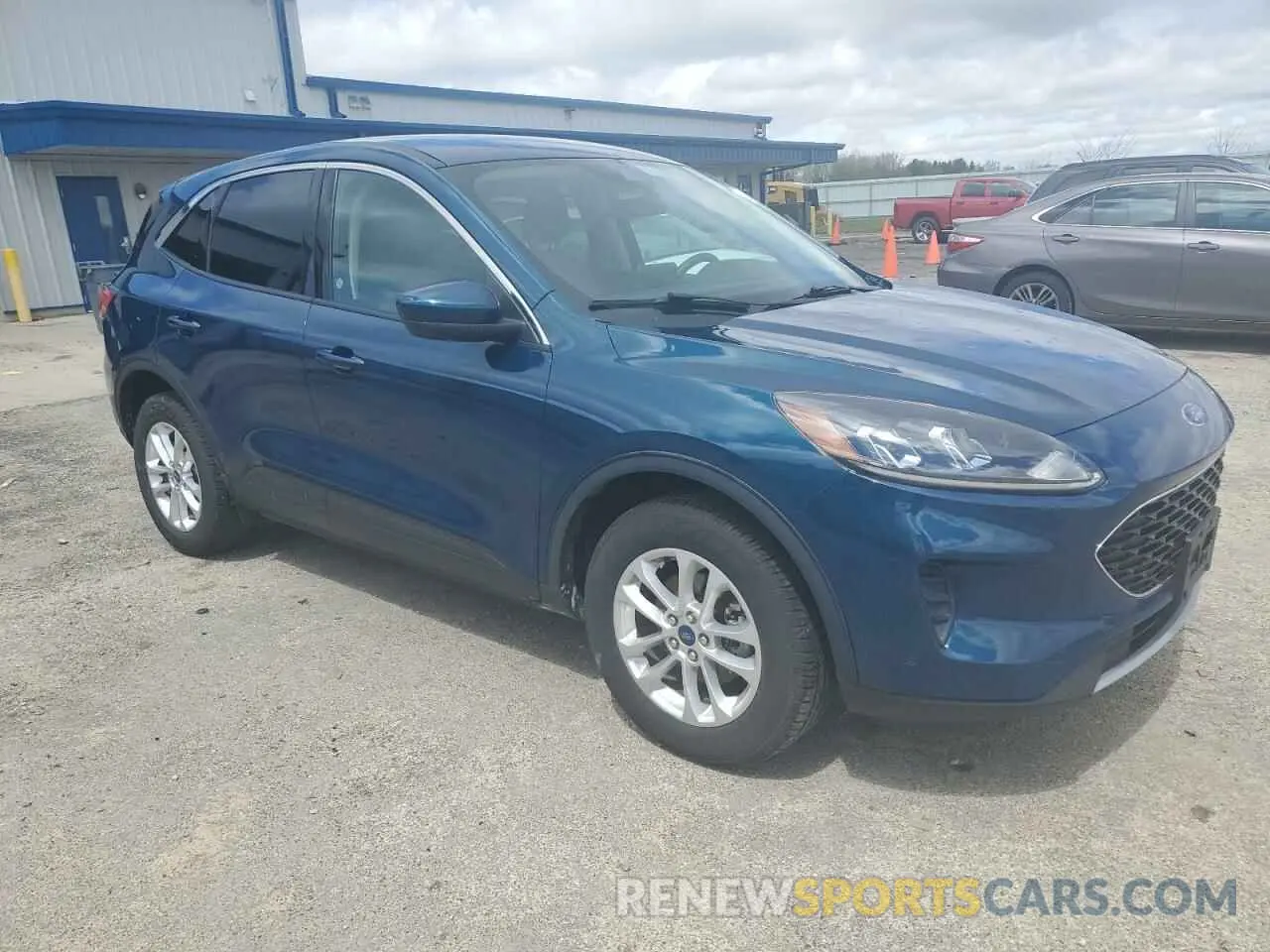 4 Photograph of a damaged car 1FMCU9G66LUC12927 FORD ESCAPE 2020