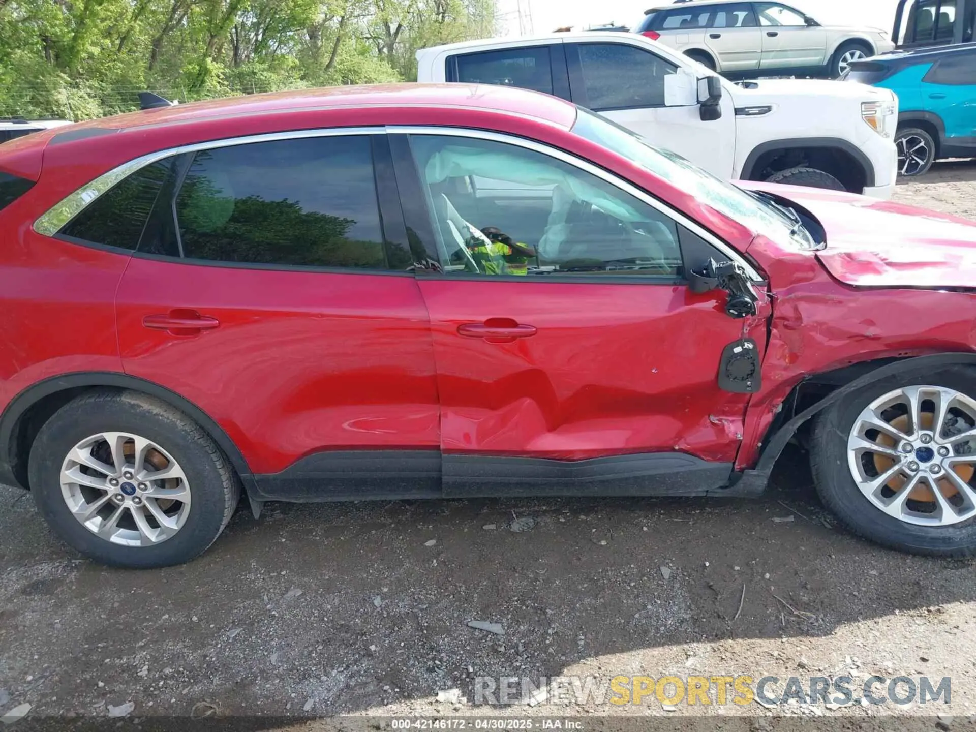 13 Photograph of a damaged car 1FMCU9G66LUC40629 FORD ESCAPE 2020
