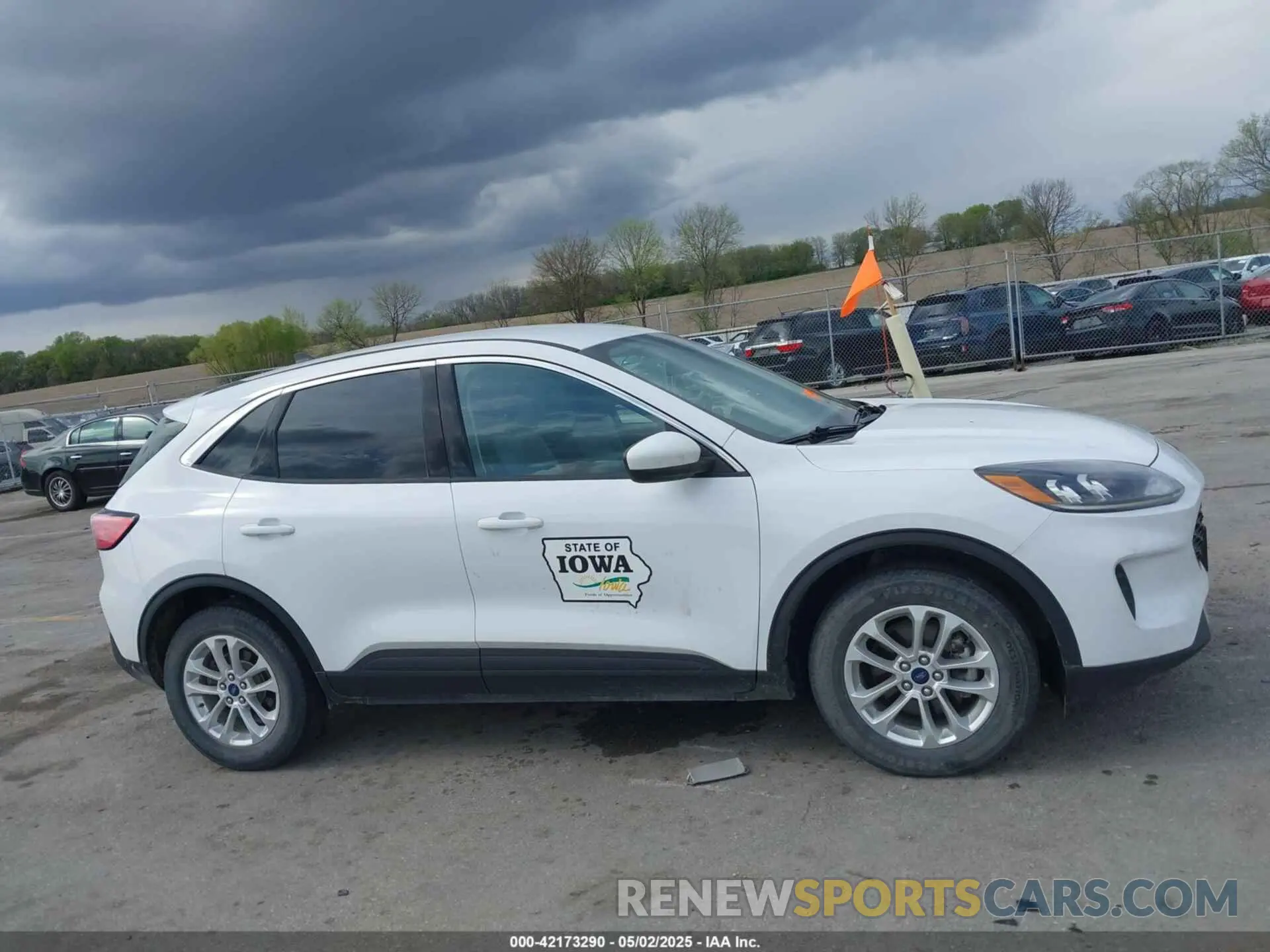 13 Photograph of a damaged car 1FMCU9G67LUC31633 FORD ESCAPE 2020