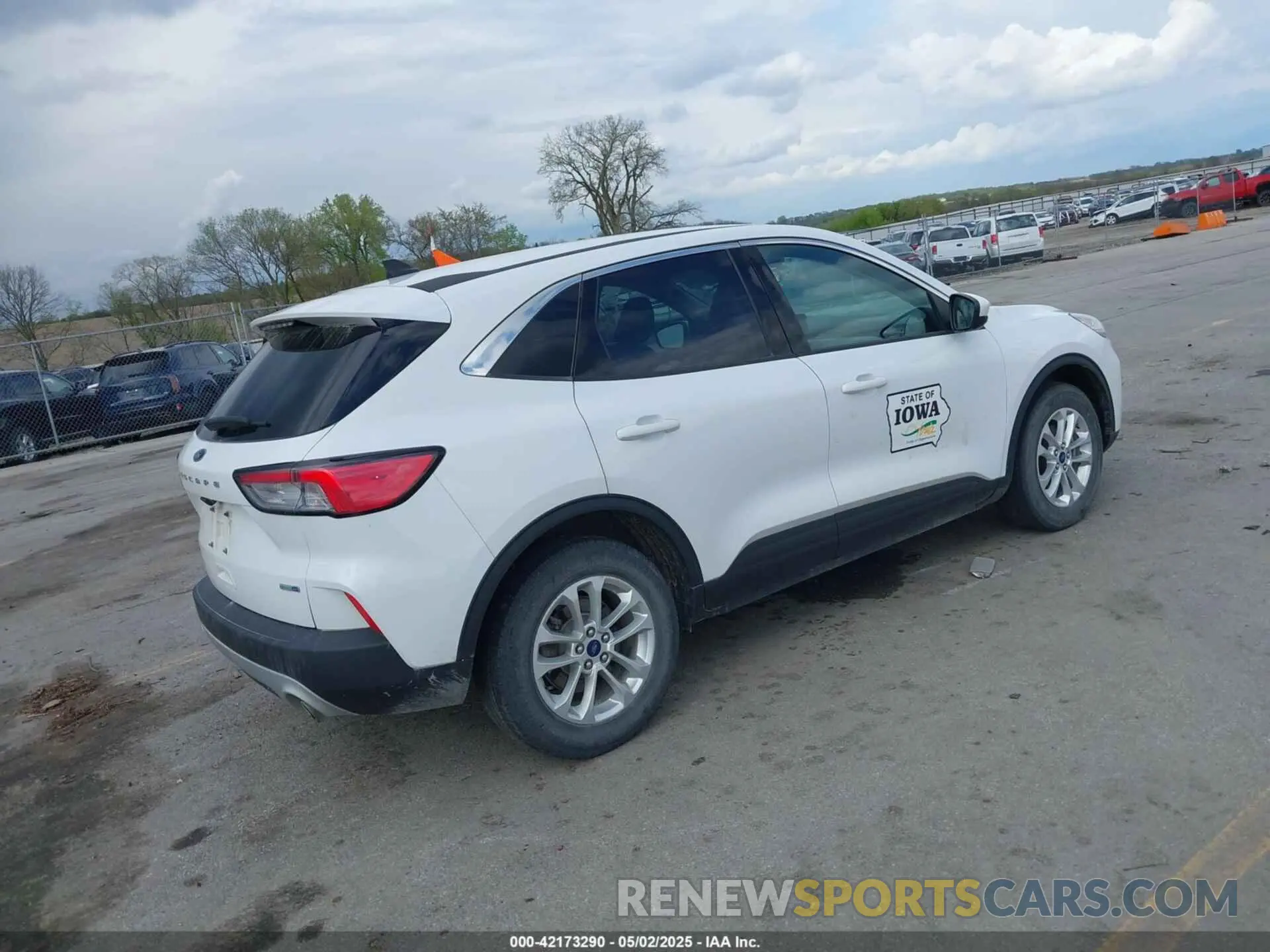 4 Photograph of a damaged car 1FMCU9G67LUC31633 FORD ESCAPE 2020