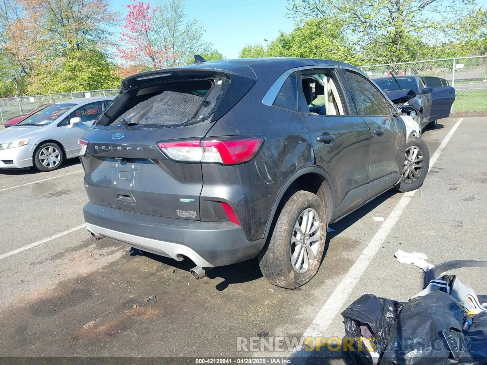 4 Photograph of a damaged car 1FMCU9G67LUC37416 FORD ESCAPE 2020