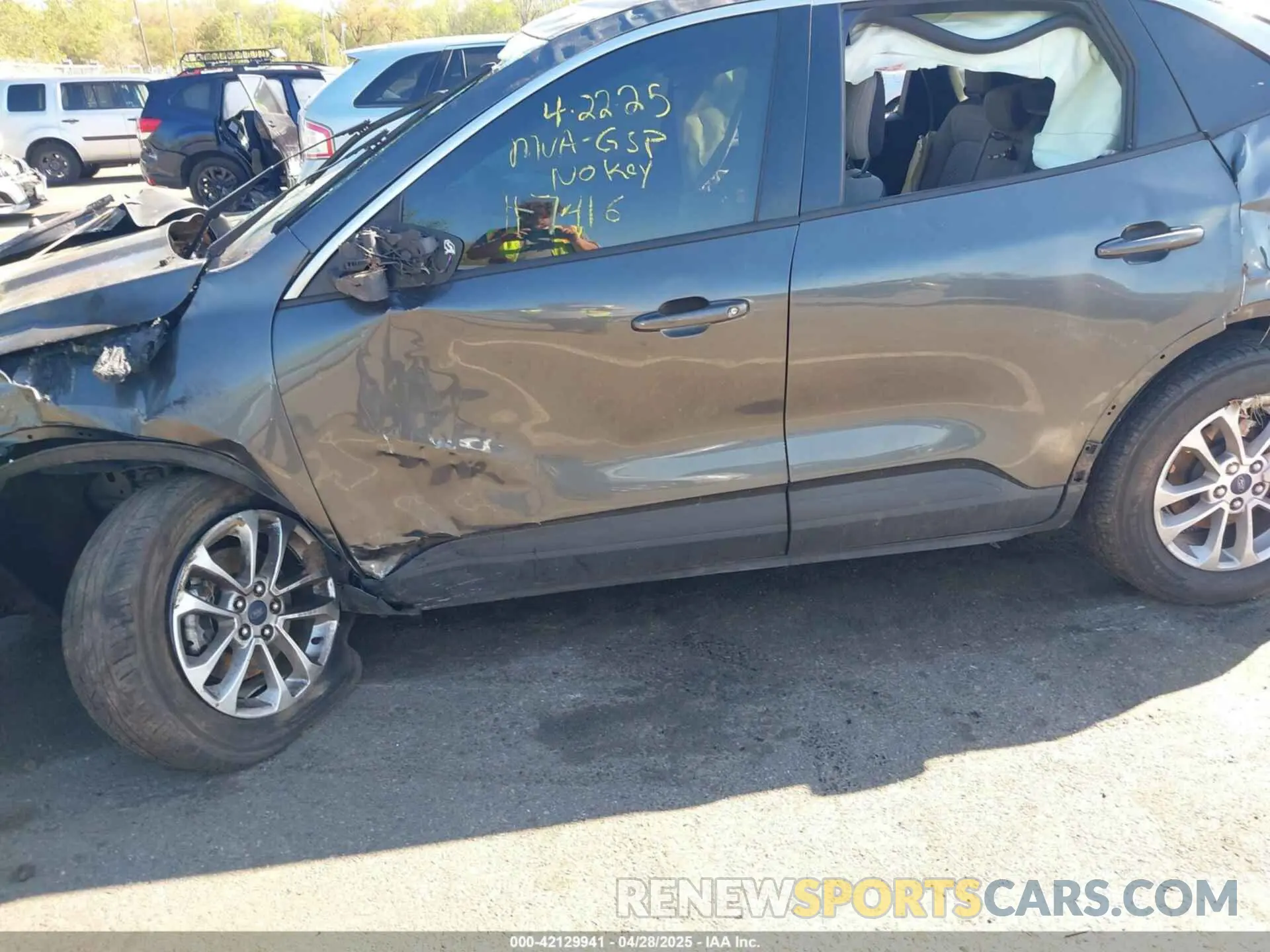 6 Photograph of a damaged car 1FMCU9G67LUC37416 FORD ESCAPE 2020