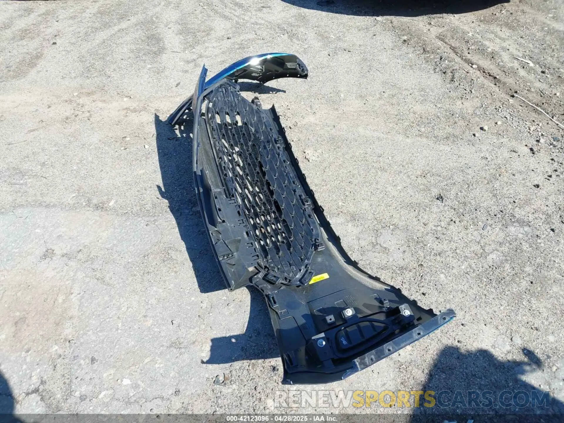 18 Photograph of a damaged car 1FMCU9G68LUA88952 FORD ESCAPE 2020
