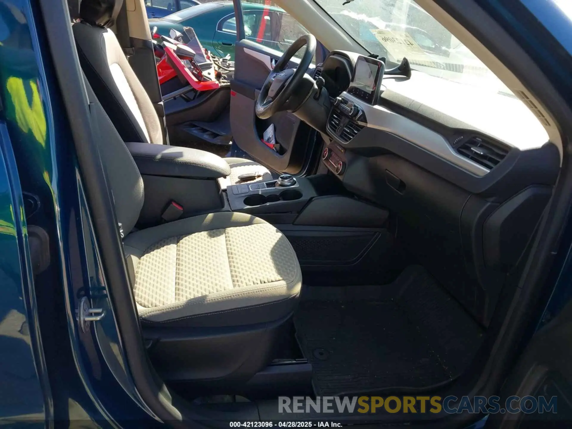 5 Photograph of a damaged car 1FMCU9G68LUA88952 FORD ESCAPE 2020