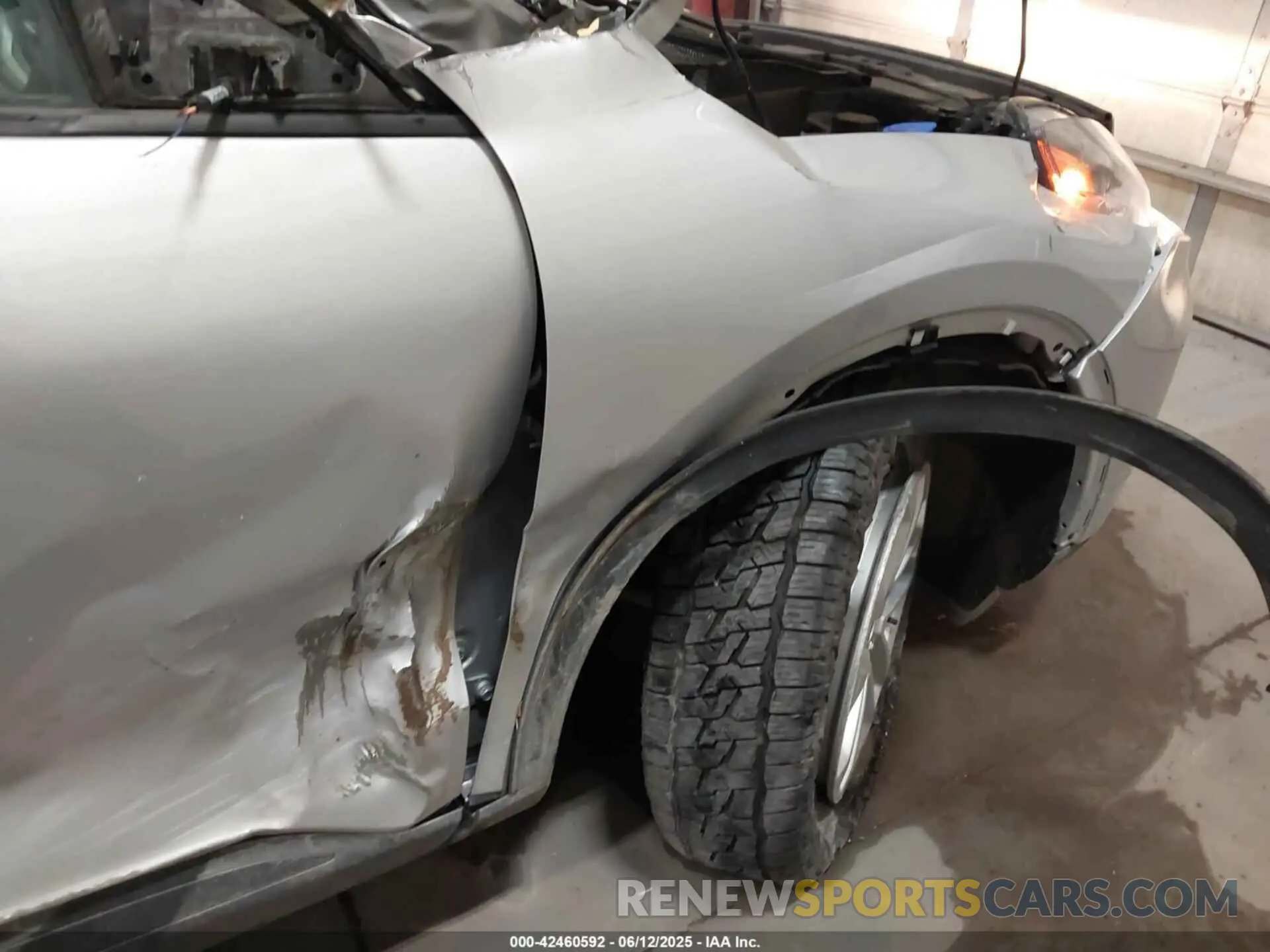17 Photograph of a damaged car 1FMCU9G68LUB68719 FORD ESCAPE 2020