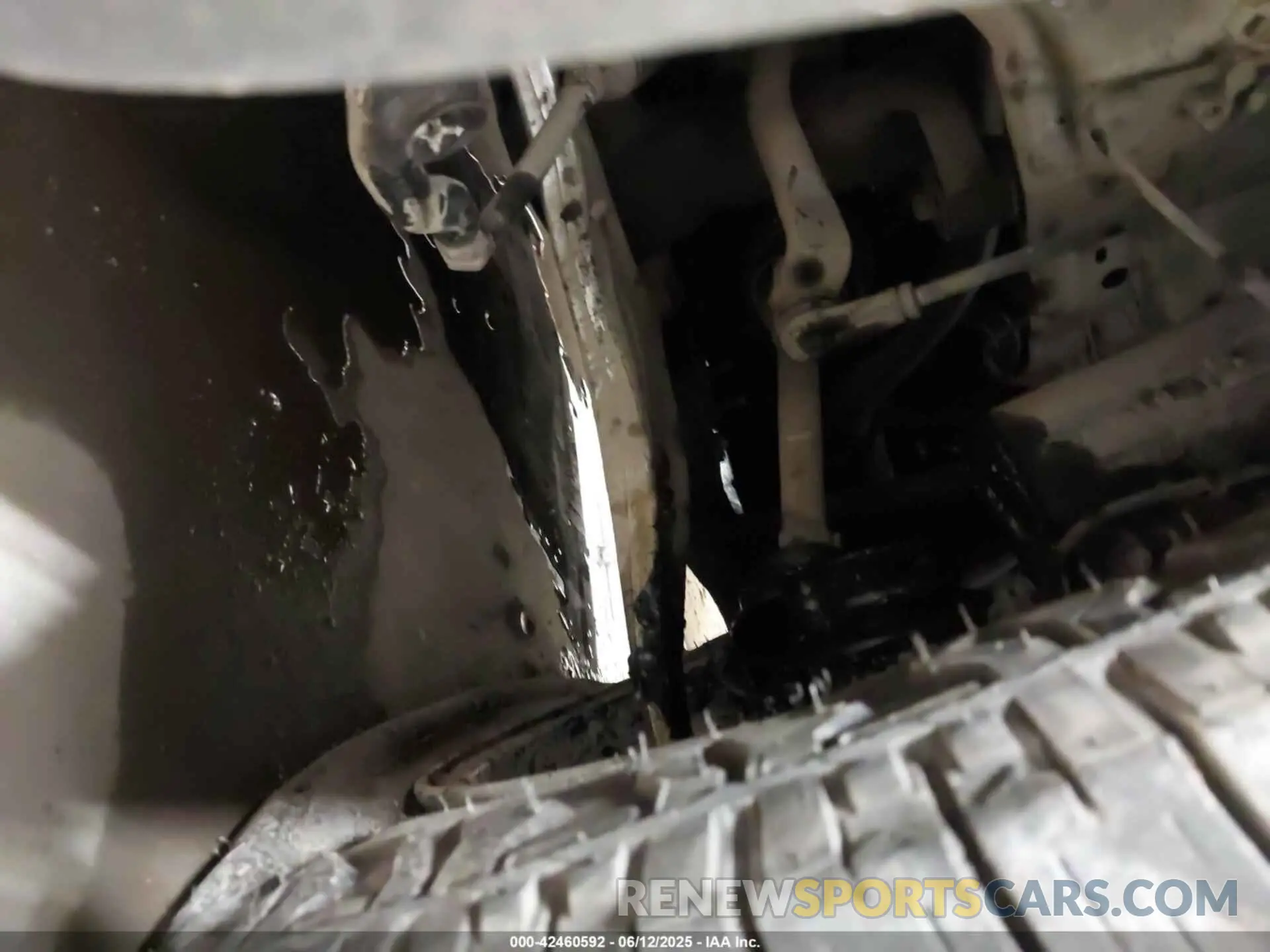 18 Photograph of a damaged car 1FMCU9G68LUB68719 FORD ESCAPE 2020