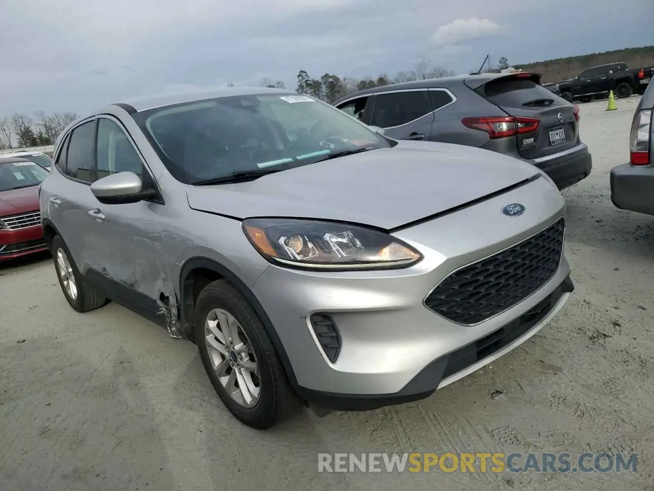 4 Photograph of a damaged car 1FMCU9G68LUB81387 FORD ESCAPE 2020