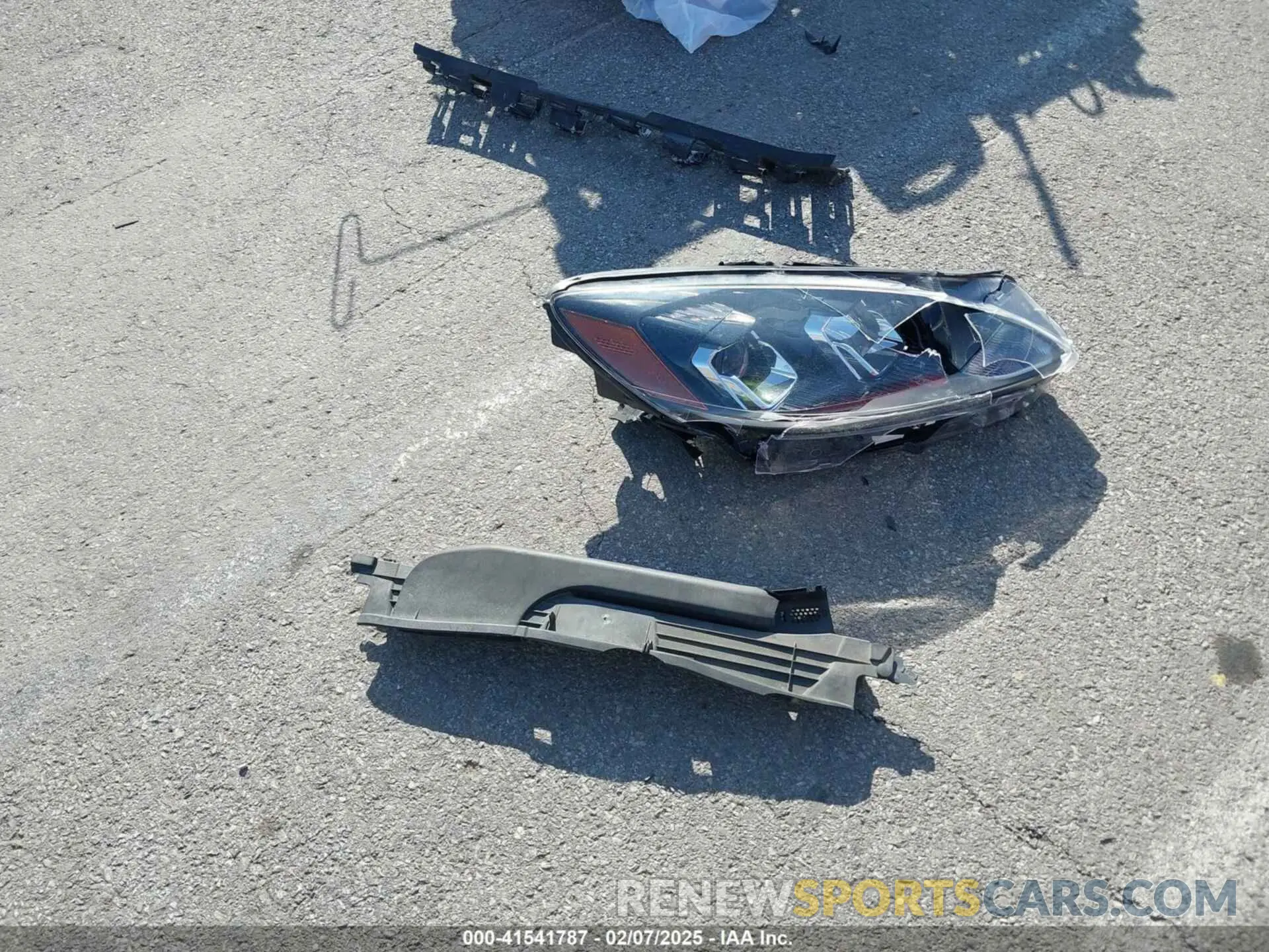 11 Photograph of a damaged car 1FMCU9G68LUC72630 FORD ESCAPE 2020