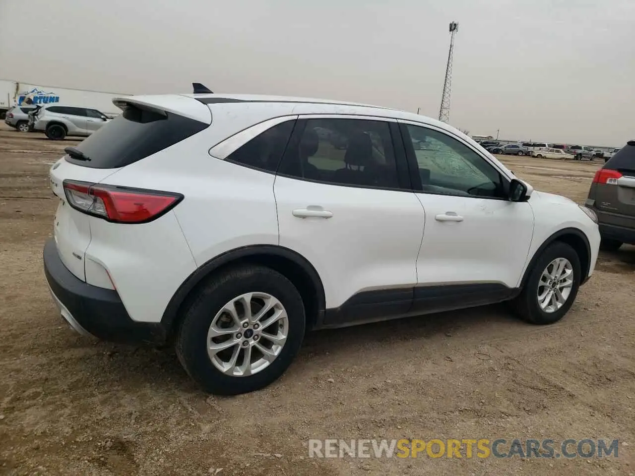 3 Фотография поврежденного автомобиля 1FMCU9G69LUB66381 FORD ESCAPE 2020
