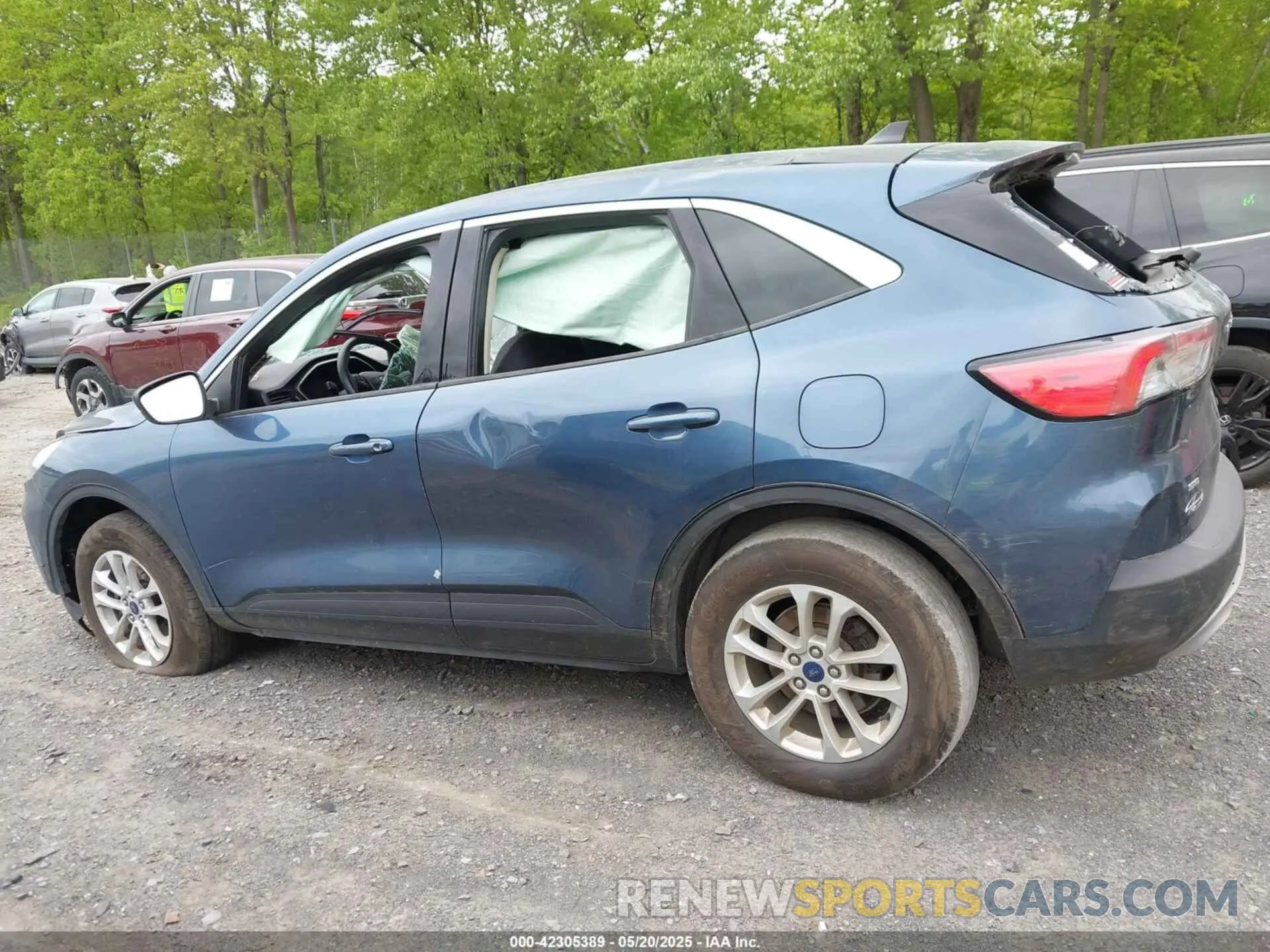 13 Photograph of a damaged car 1FMCU9G69LUC37966 FORD ESCAPE 2020