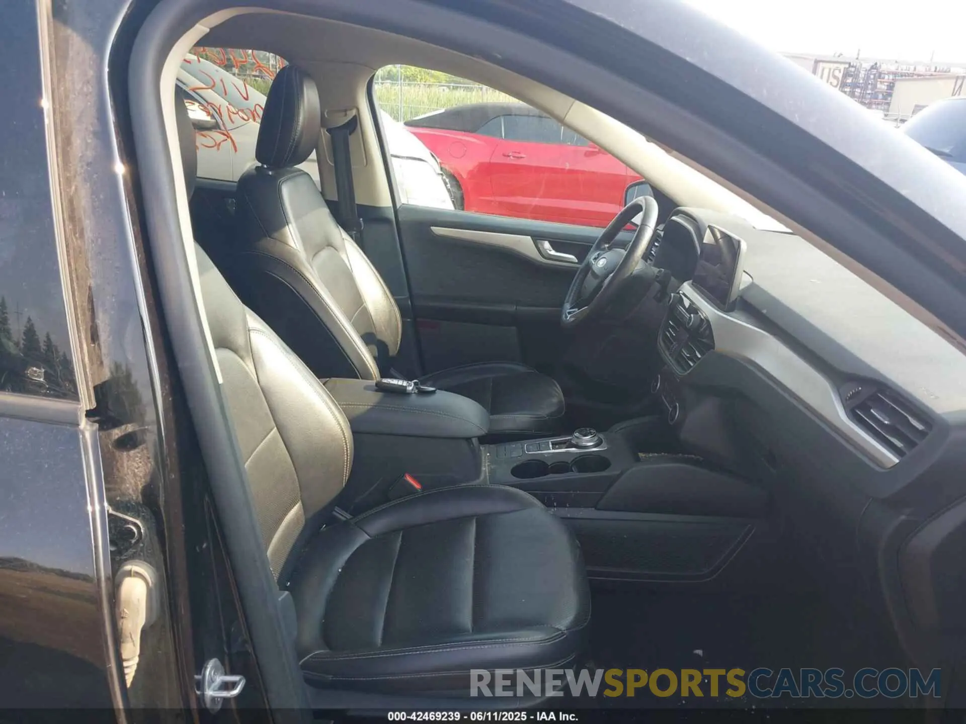 5 Photograph of a damaged car 1FMCU9H63LUA96861 FORD ESCAPE 2020