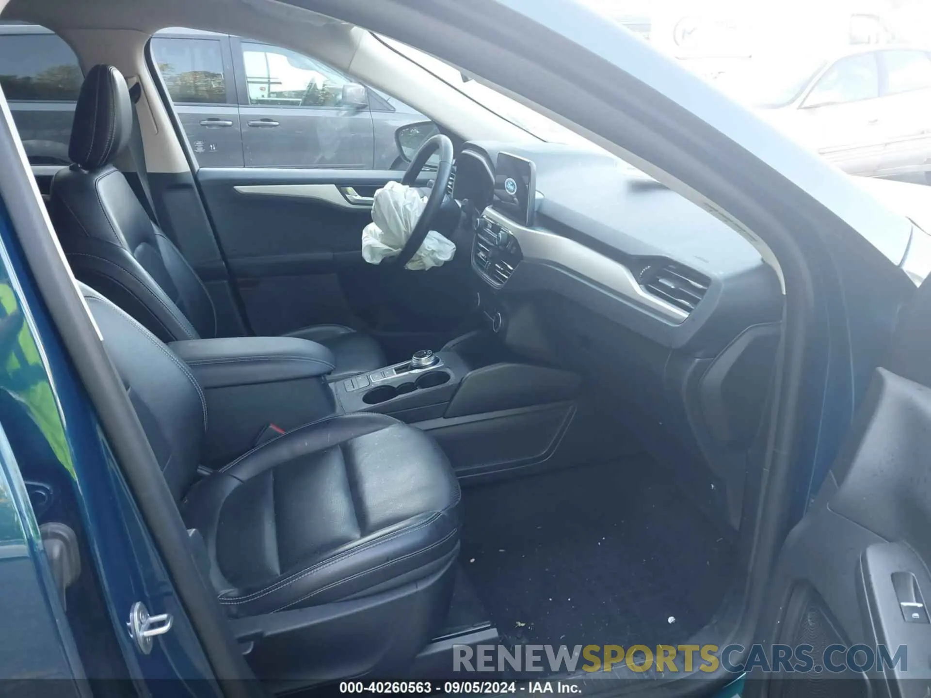 5 Photograph of a damaged car 1FMCU9H63LUB65547 FORD ESCAPE 2020