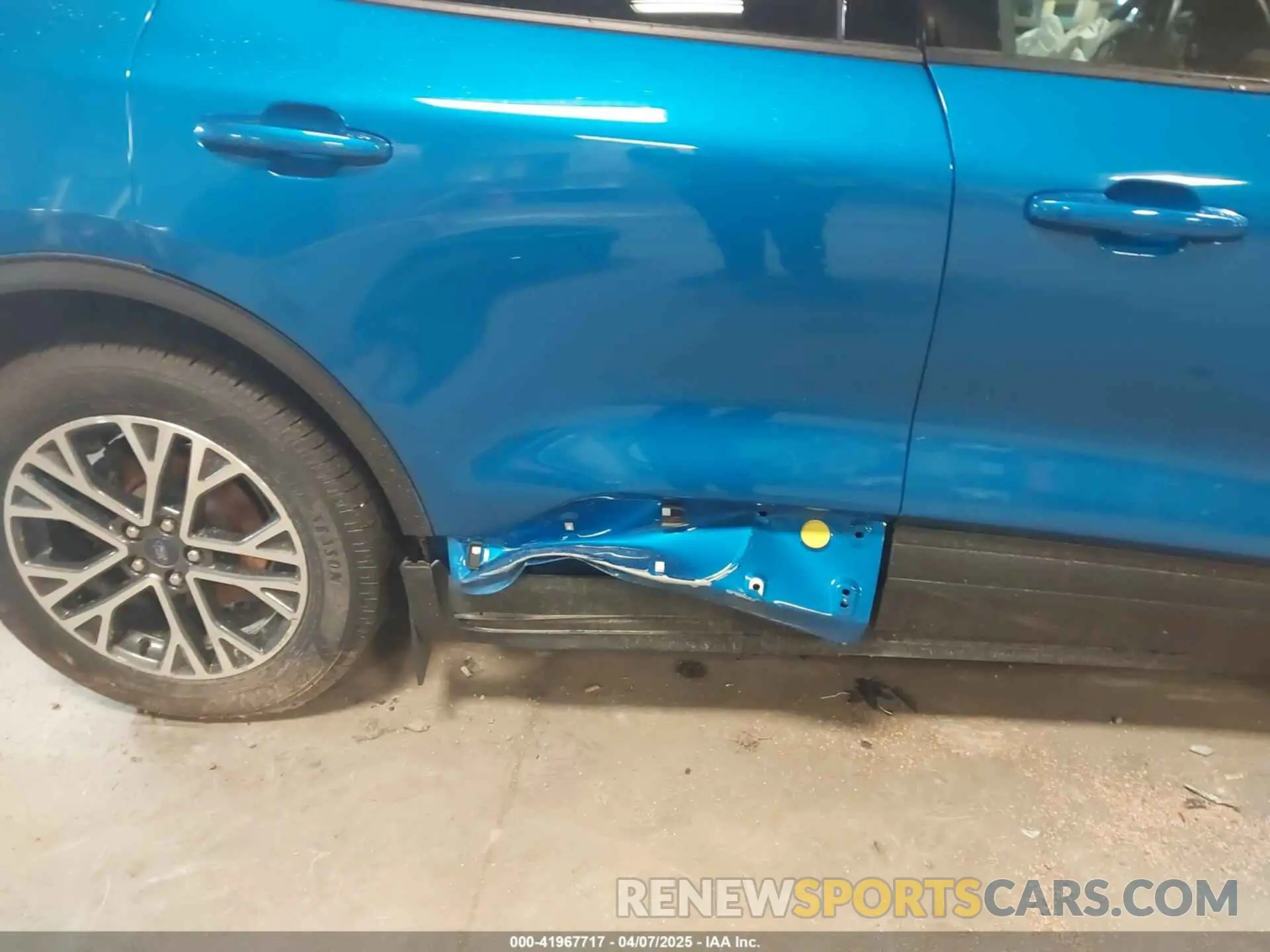 16 Photograph of a damaged car 1FMCU9H65LUB96802 FORD ESCAPE 2020