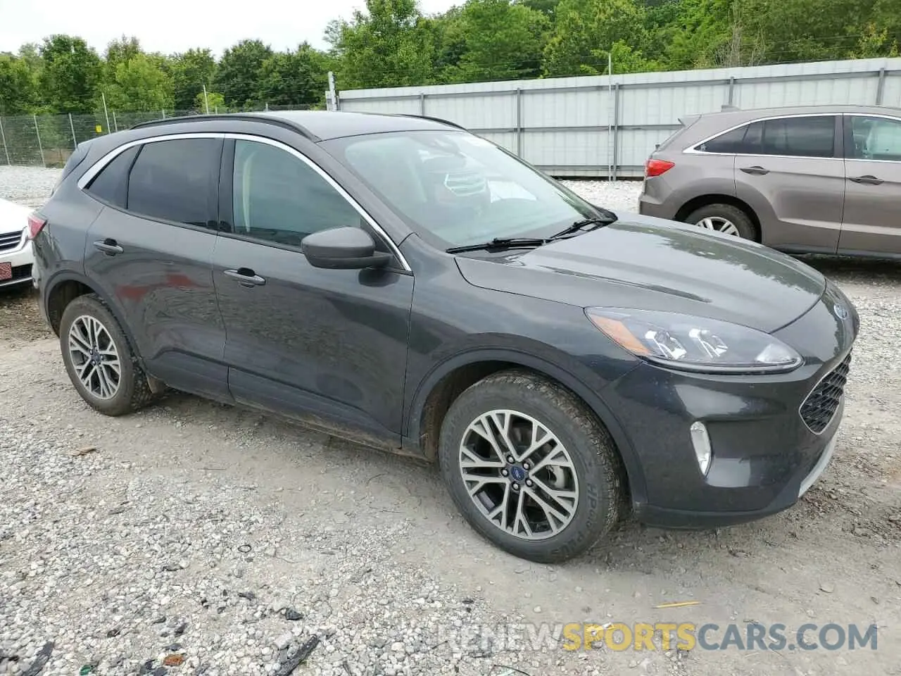 4 Photograph of a damaged car 1FMCU9H66LUA47136 FORD ESCAPE 2020