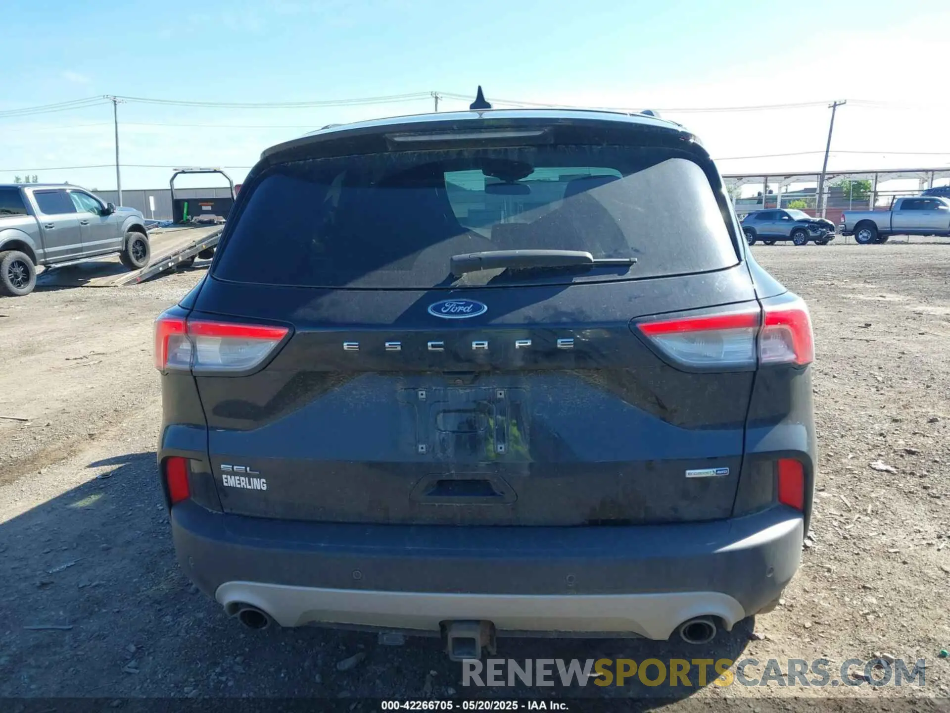16 Photograph of a damaged car 1FMCU9H94LUB39999 FORD ESCAPE 2020