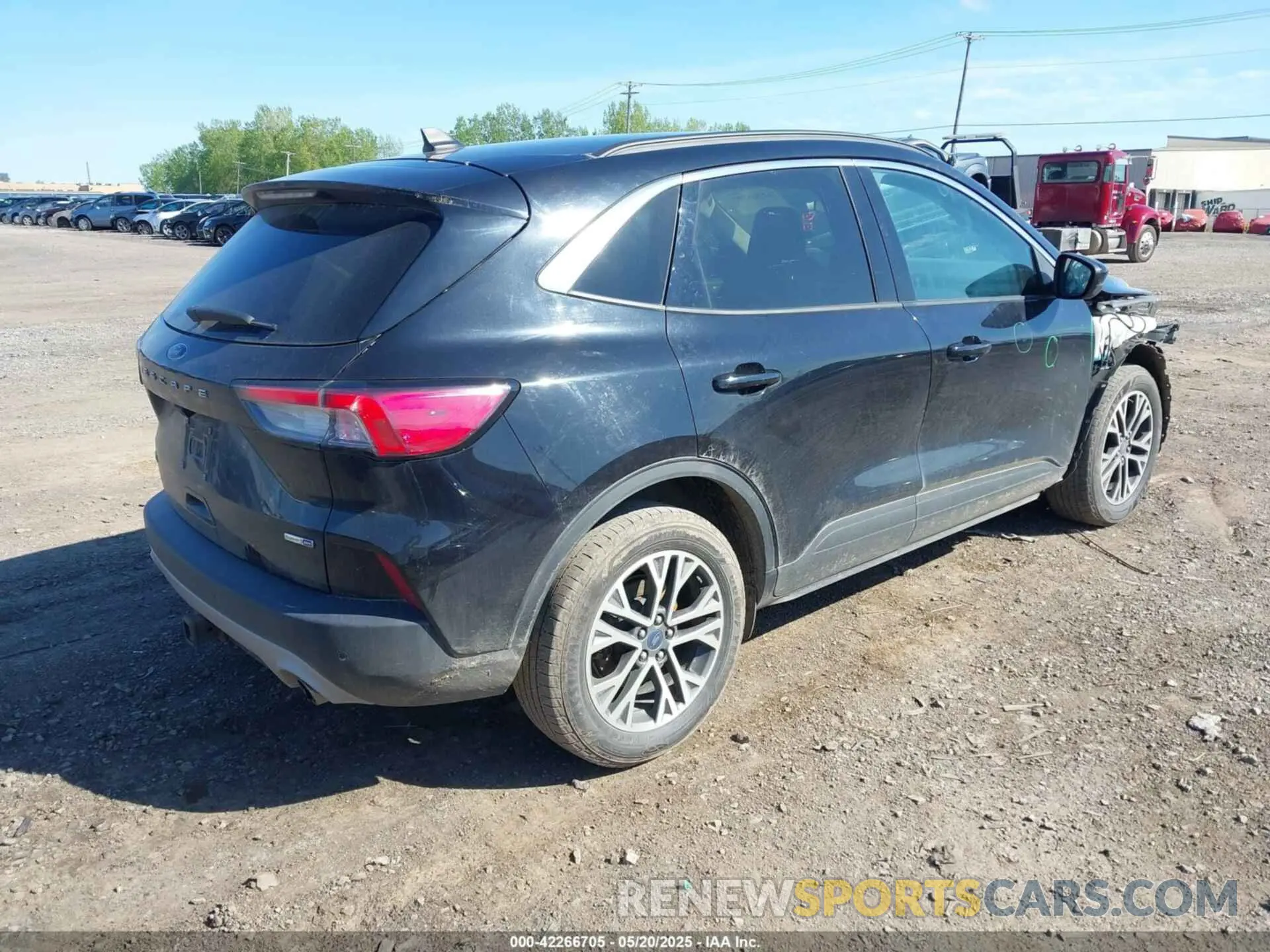 4 Photograph of a damaged car 1FMCU9H94LUB39999 FORD ESCAPE 2020