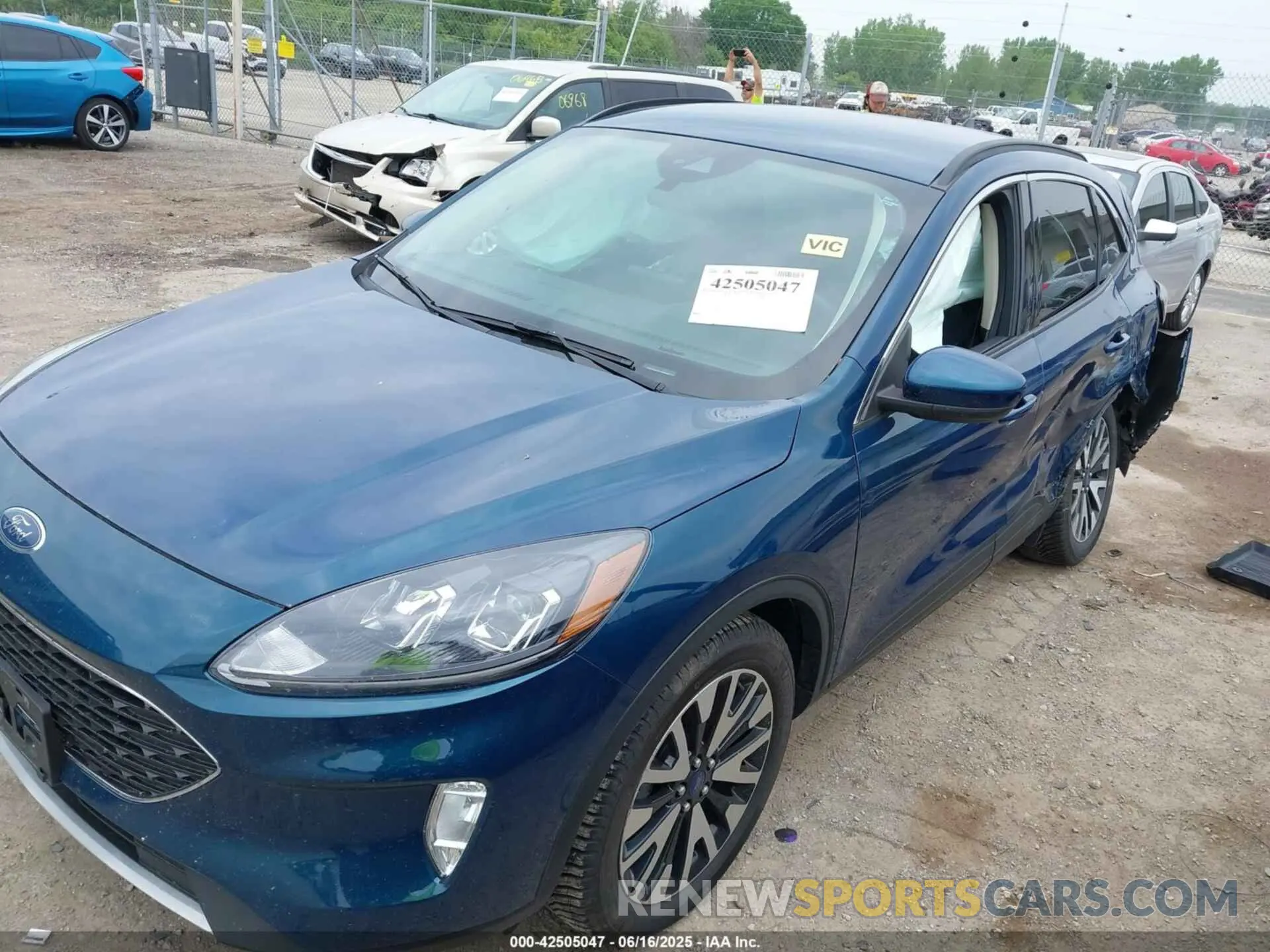 2 Фотография поврежденного автомобиля 1FMCU9H97LUA25981 FORD ESCAPE 2020
