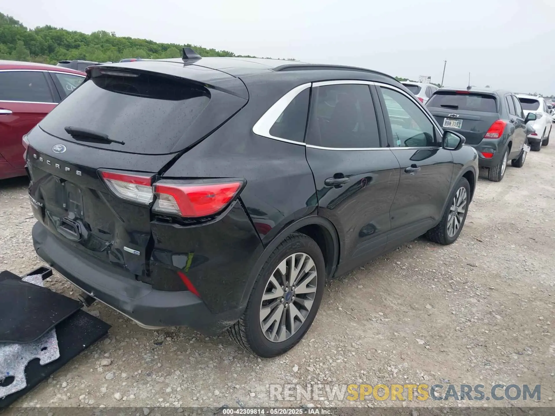 4 Photograph of a damaged car 1FMCU9J90LUA51459 FORD ESCAPE 2020