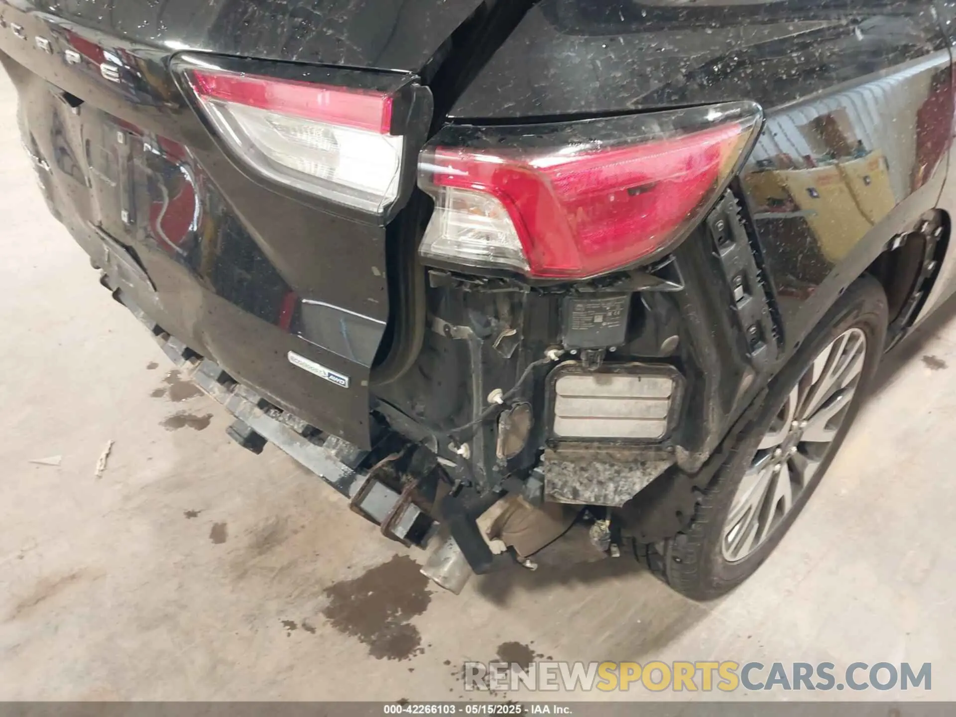 19 Photograph of a damaged car 1FMCU9J93LUB08916 FORD ESCAPE 2020