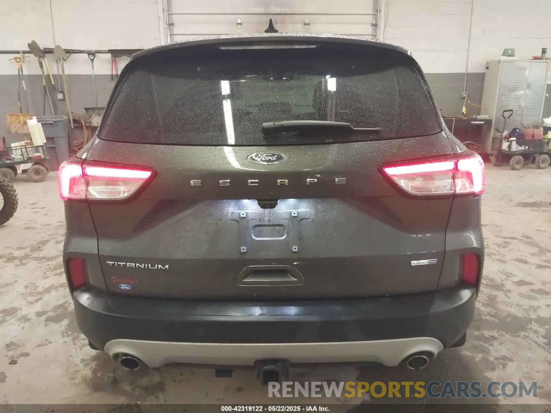 17 Photograph of a damaged car 1FMCU9J95LUA39338 FORD ESCAPE 2020