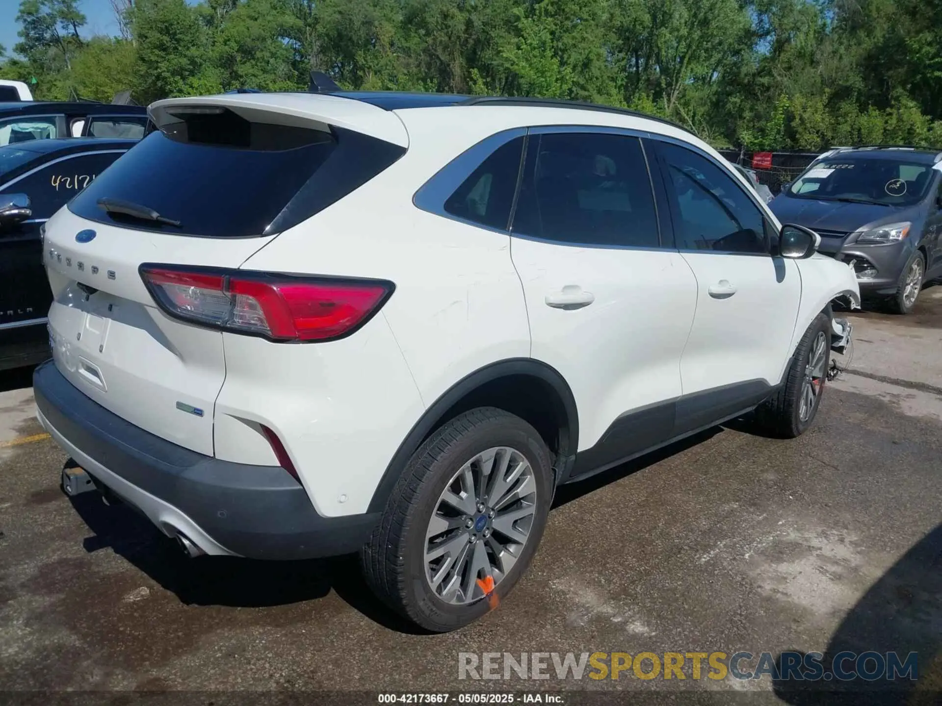 4 Фотография поврежденного автомобиля 1FMCU9J96LUC05611 FORD ESCAPE 2020
