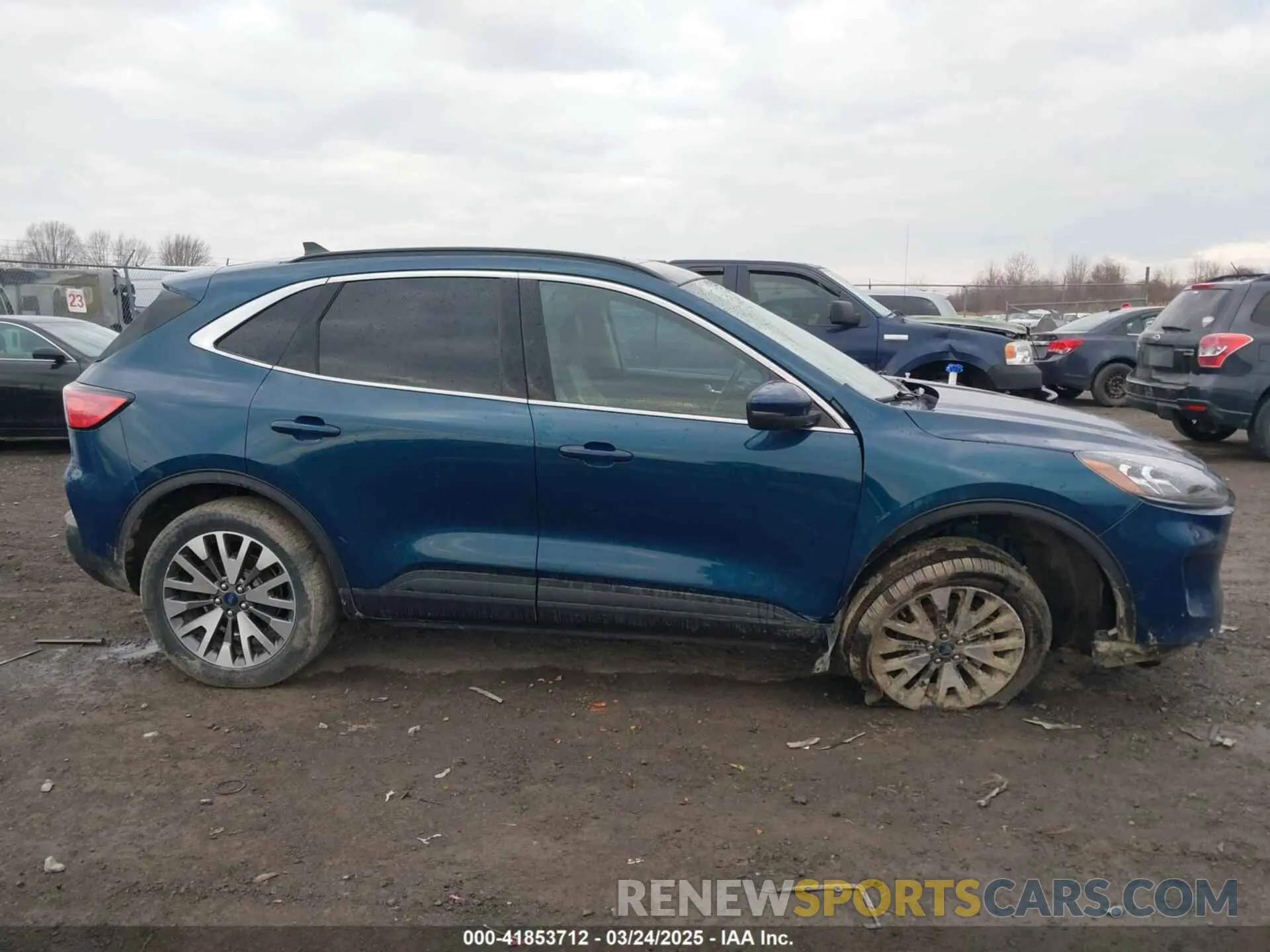 13 Photograph of a damaged car 1FMCU9J97LUB28148 FORD ESCAPE 2020