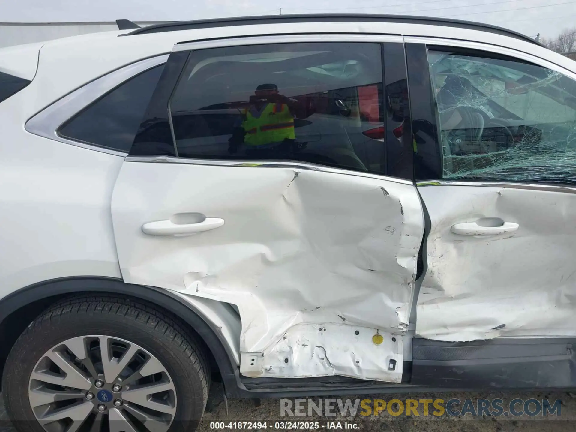 19 Photograph of a damaged car 1FMCU9J99LUB45419 FORD ESCAPE 2020