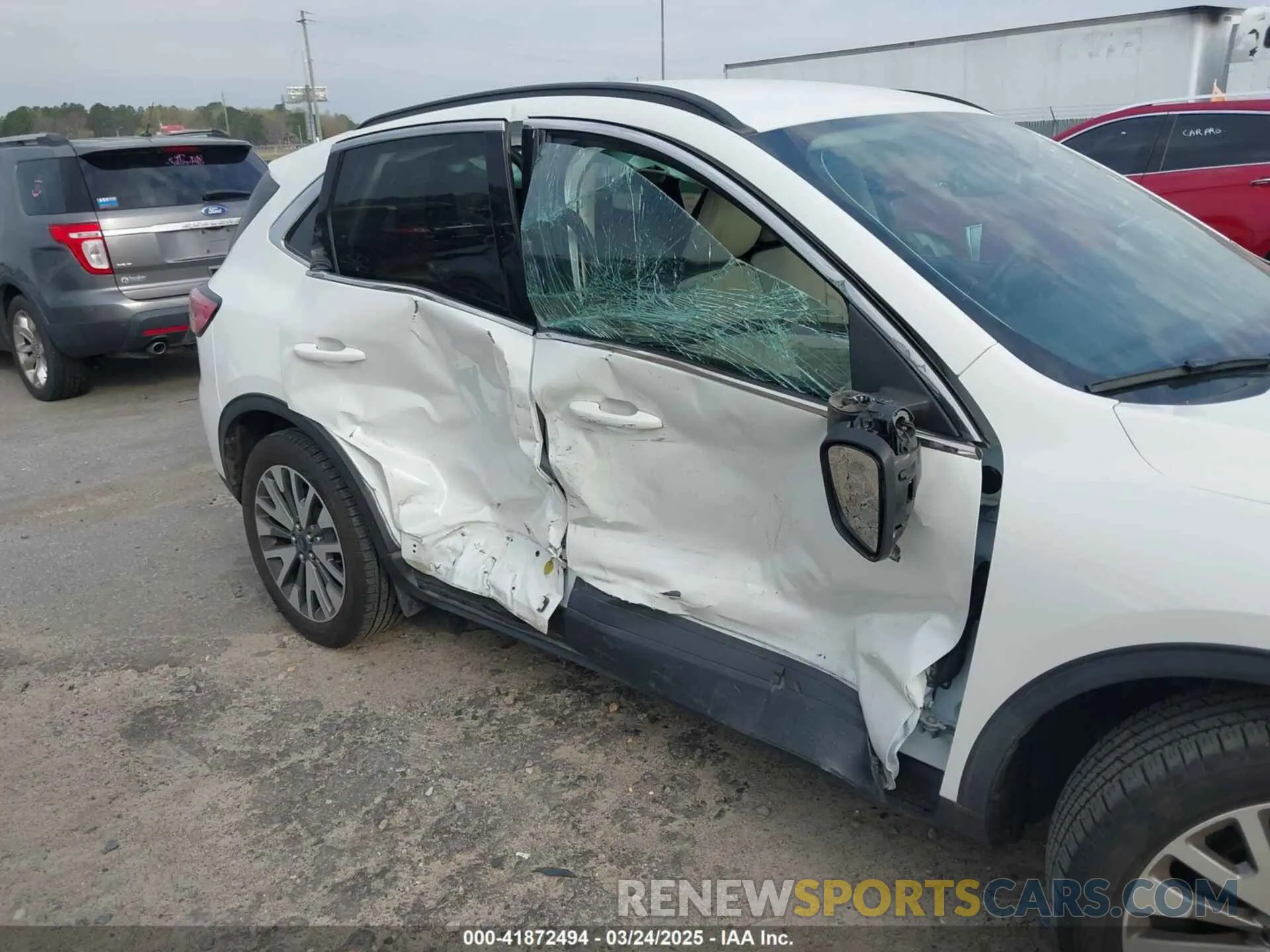 6 Photograph of a damaged car 1FMCU9J99LUB45419 FORD ESCAPE 2020