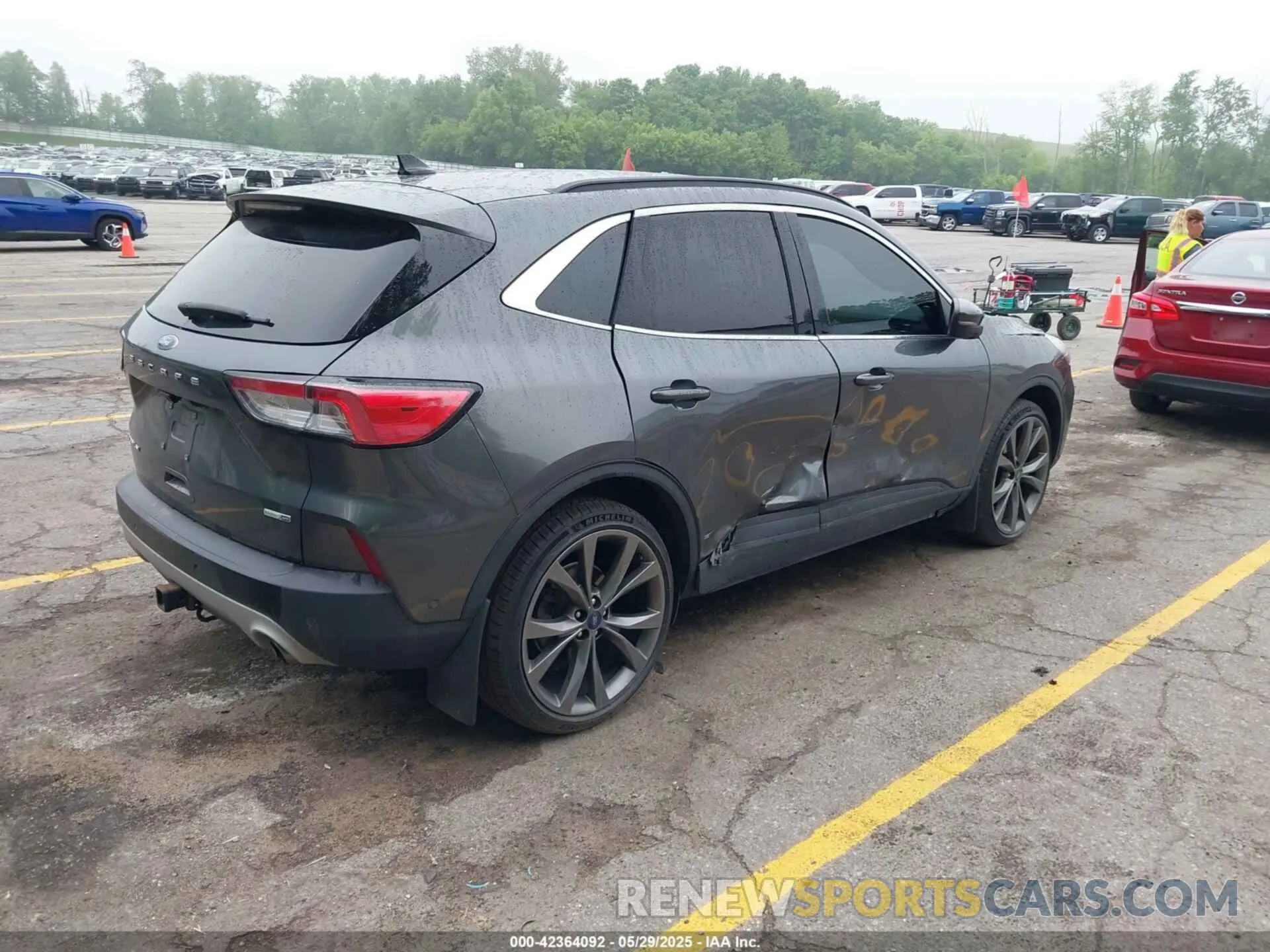 4 Photograph of a damaged car 1FMCU9J9XLUA81357 FORD ESCAPE 2020