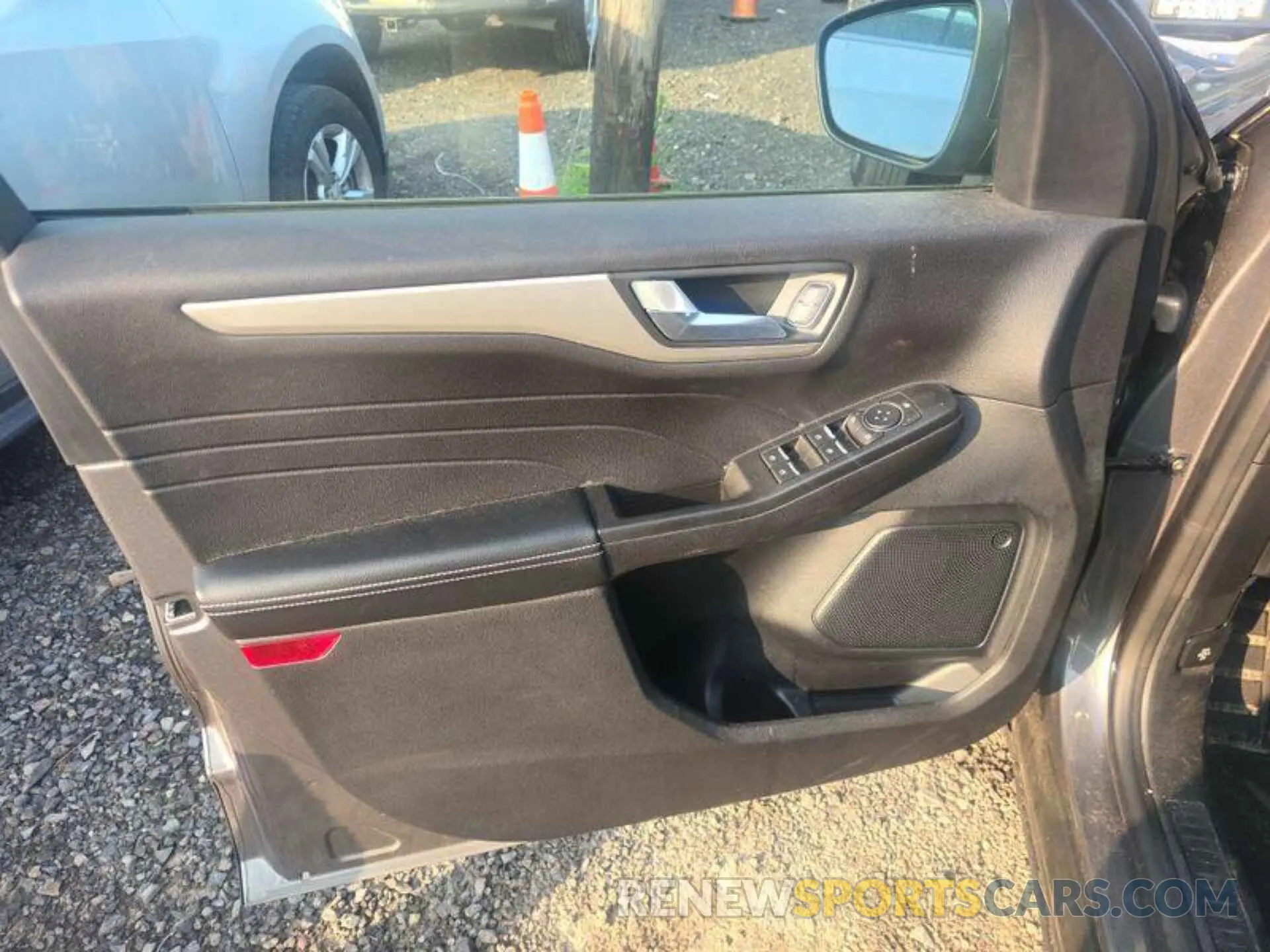 16 Photograph of a damaged car 1FMCU0BZ3MUA54870 FORD ESCAPE 2021