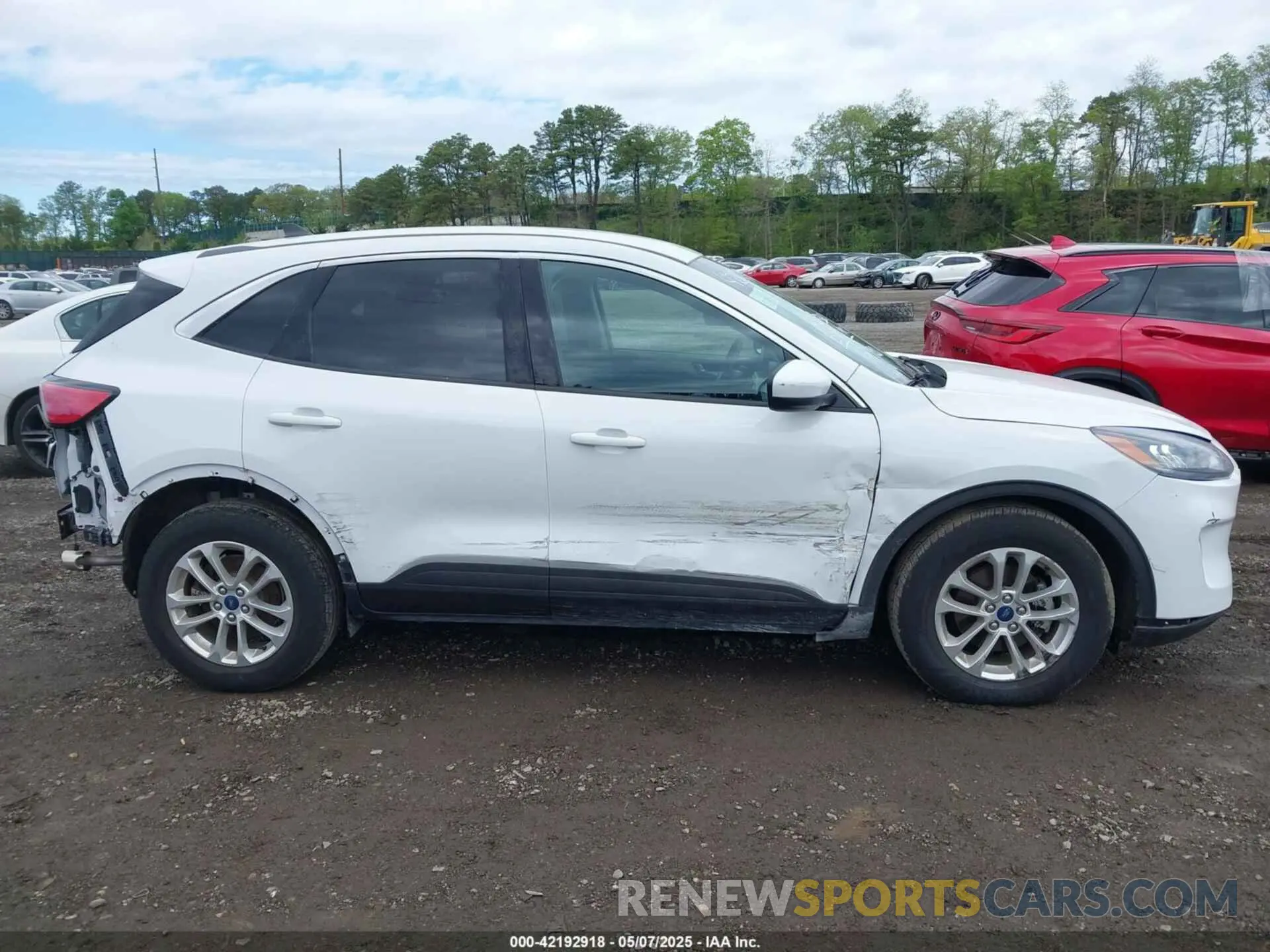 13 Photograph of a damaged car 1FMCU0BZ3MUB23654 FORD ESCAPE 2021