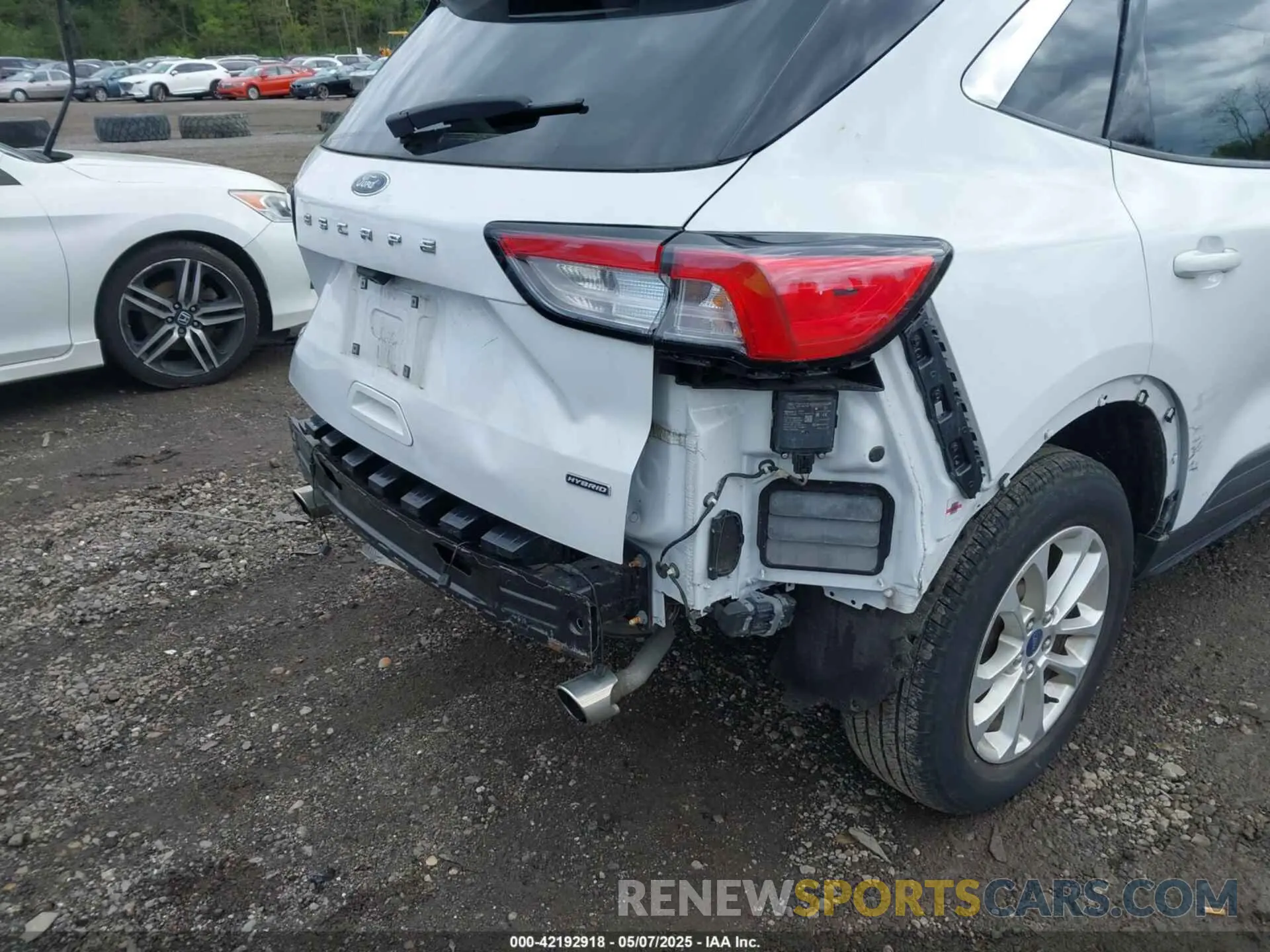 18 Photograph of a damaged car 1FMCU0BZ3MUB23654 FORD ESCAPE 2021